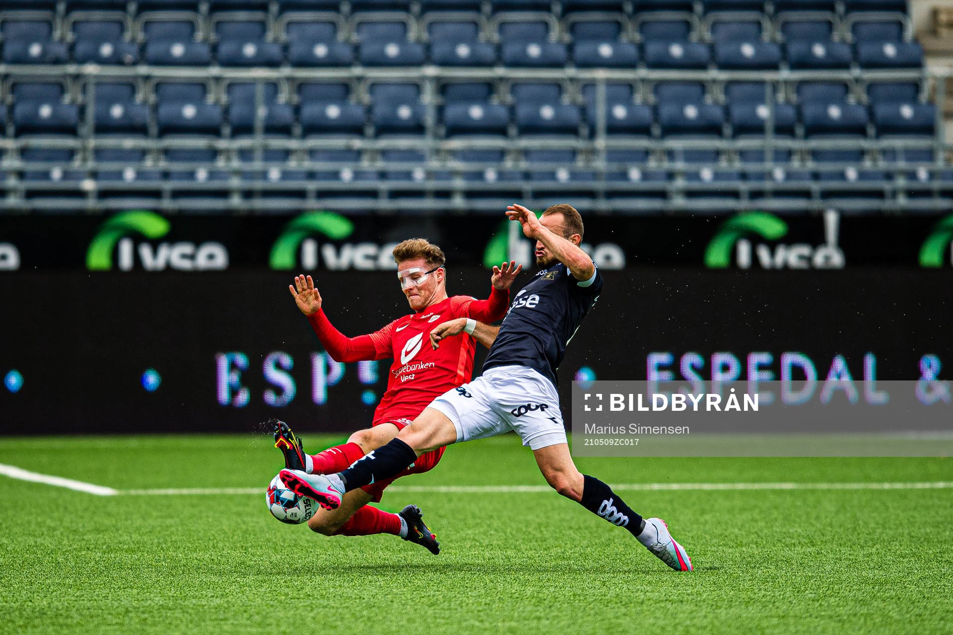 Ole Didrik Blomberg of Brann and Veton Berisha of Viking
