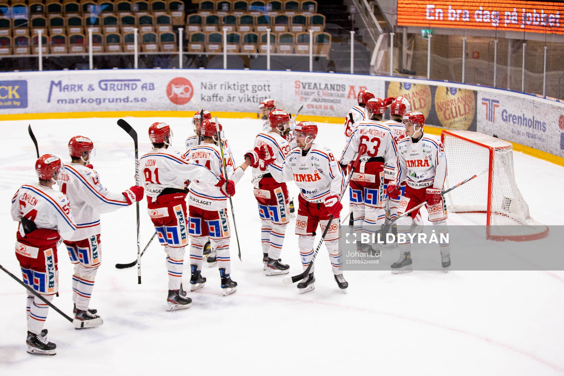 Timrås spelare jublar