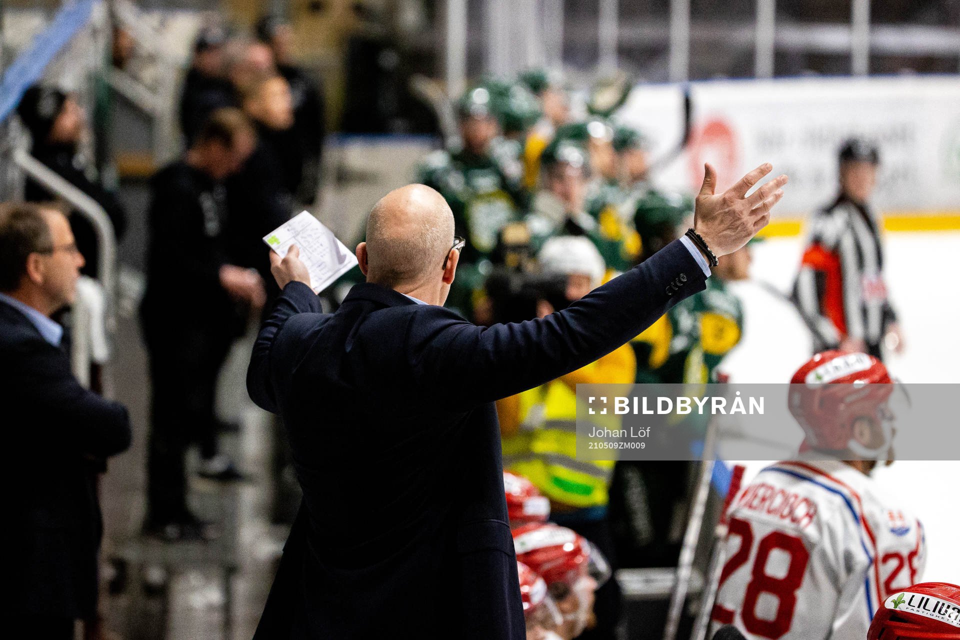 Timrås tränare Fredrik Andersson reagerar