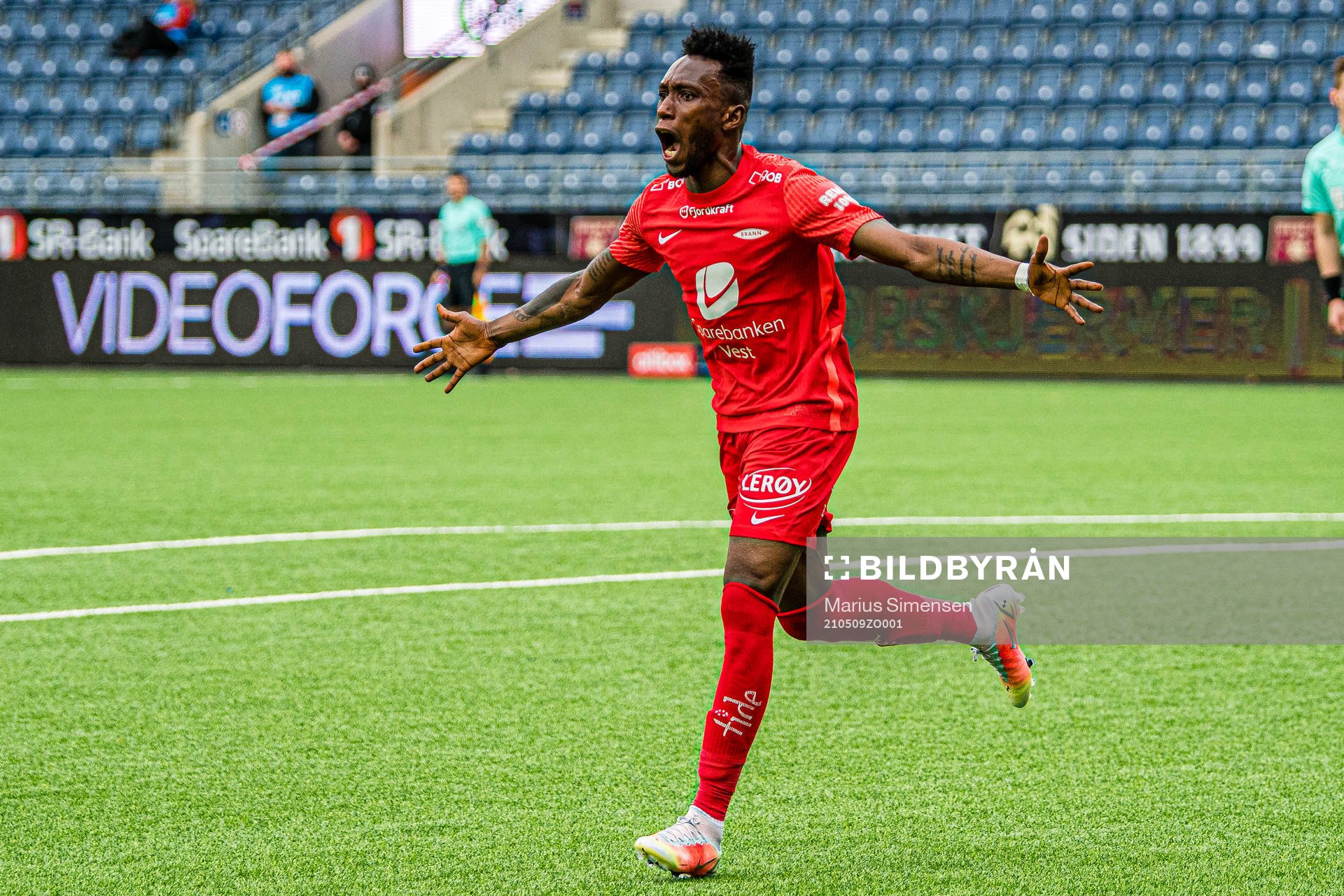 Karamoko Daouda Bamba of Brann celebrates
