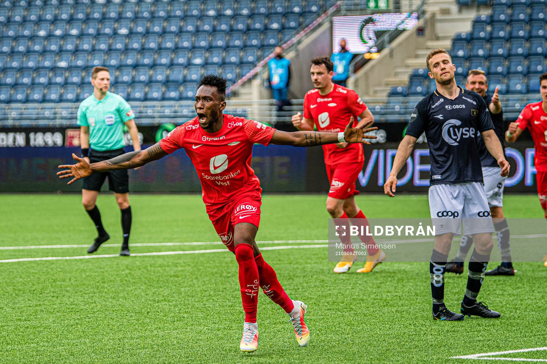 Karamoko Daouda Bamba of Brann celebrates