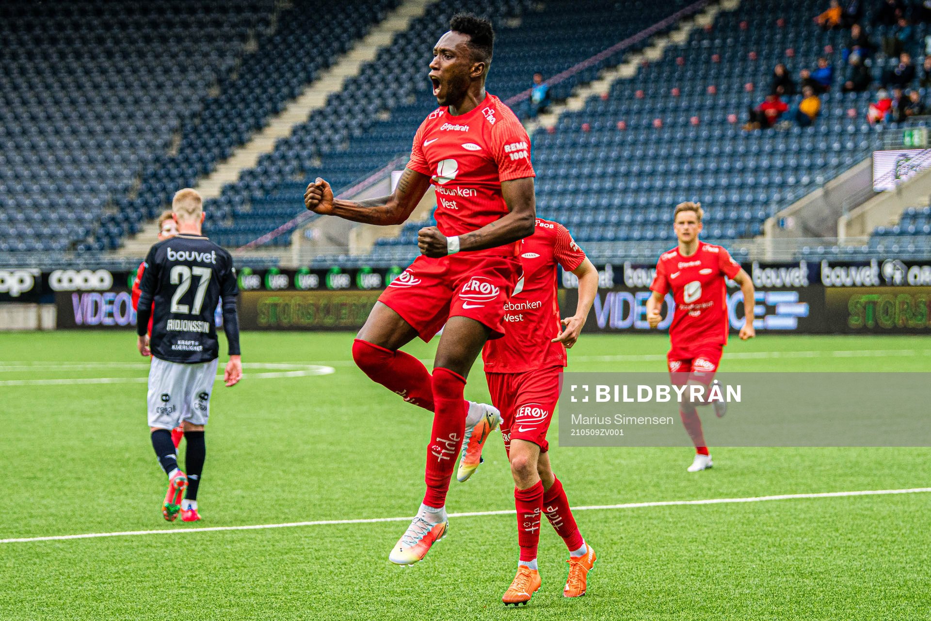 Karamoko Daouda Bamba of Brann celebrates
