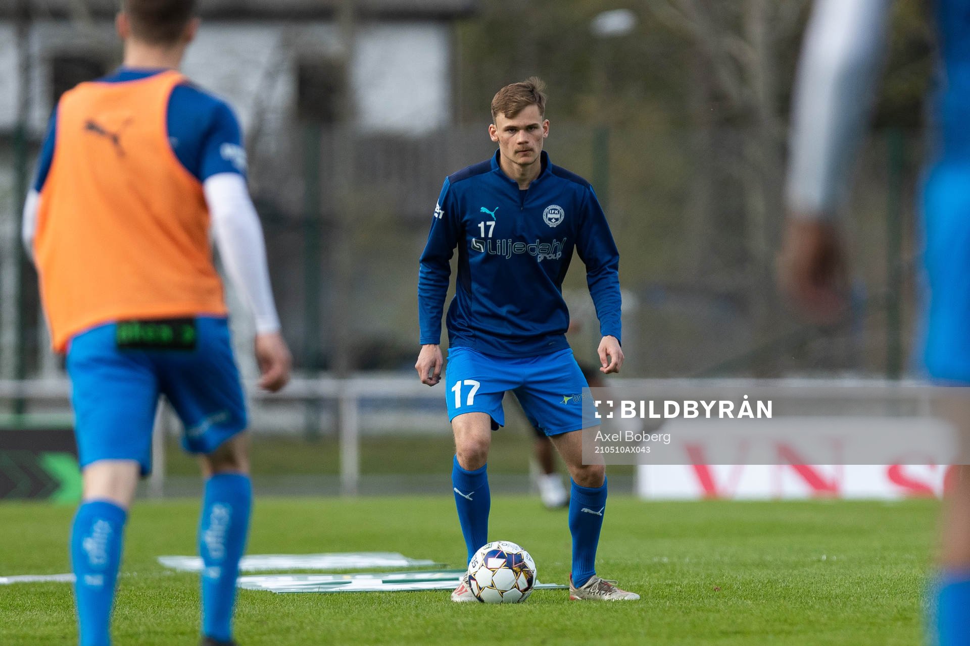 Värnamos Oscar Uddenäs värmer upp inför fotbollsmatchen i Superettan mellan Värnamo och GAIS den 10 maj 2021 i Värnamo. 