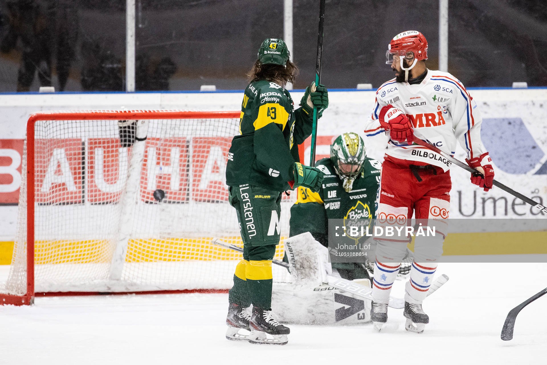 Timrås Johan Lindholm gör 0-1 bakom Björklövens