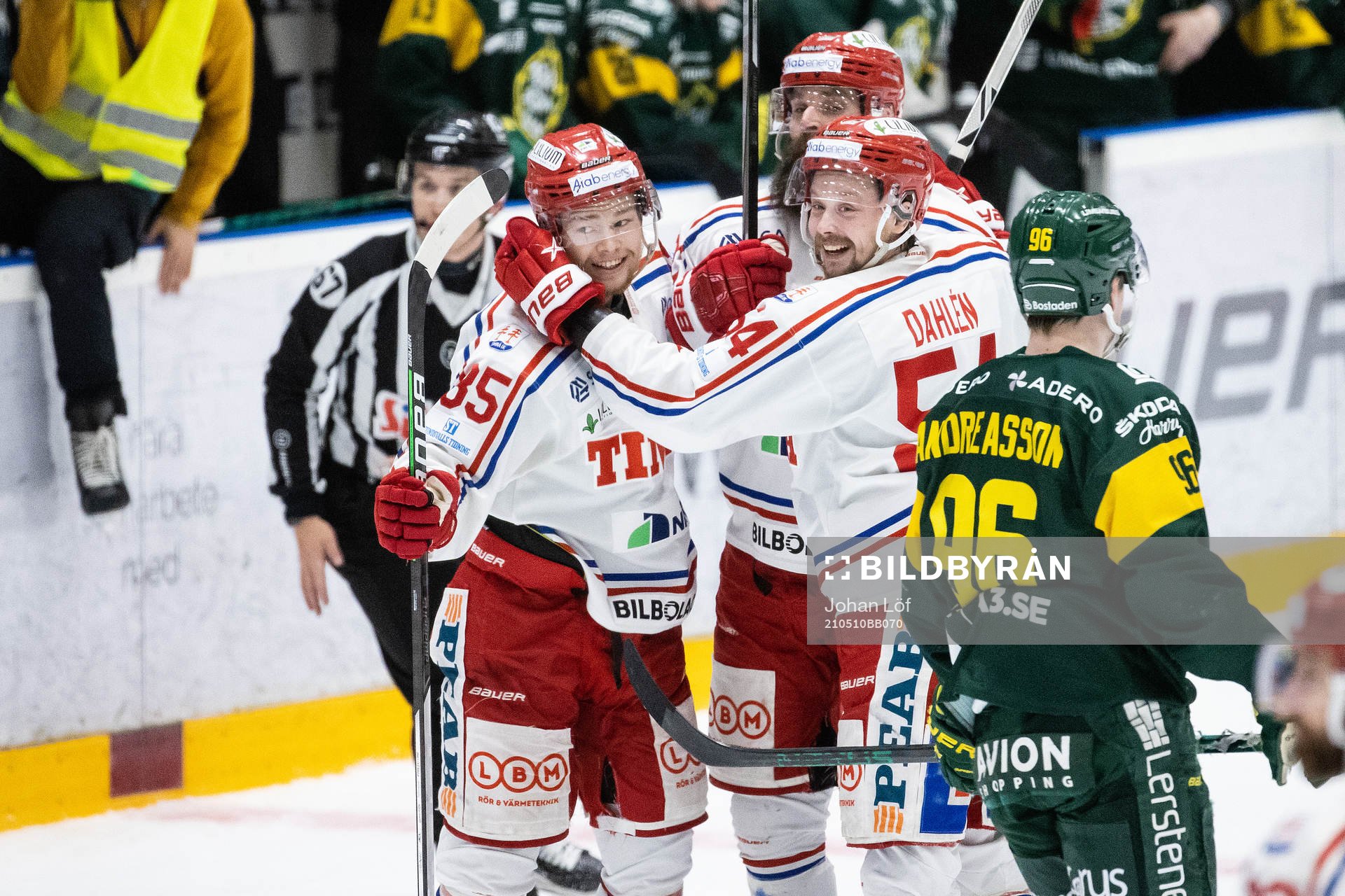 Timrås Filip Westerlund jublar med Jonathan Dahlén