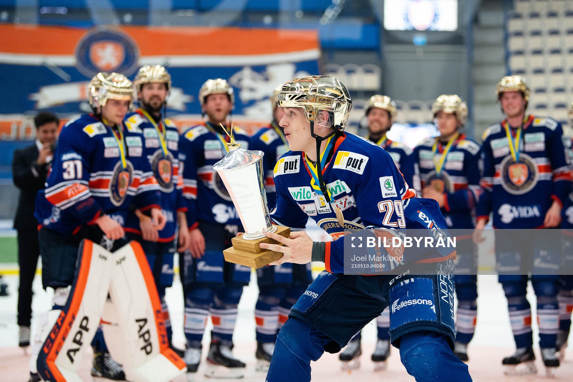 Växjös Pontus Holmberg jublar med Le Mat pokalen