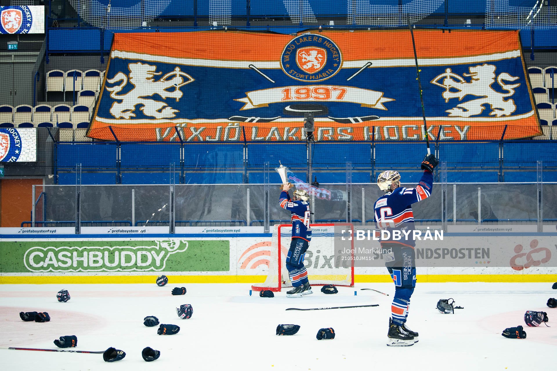 Växjös Erik Josefsson jublar med Le Mat pokalen