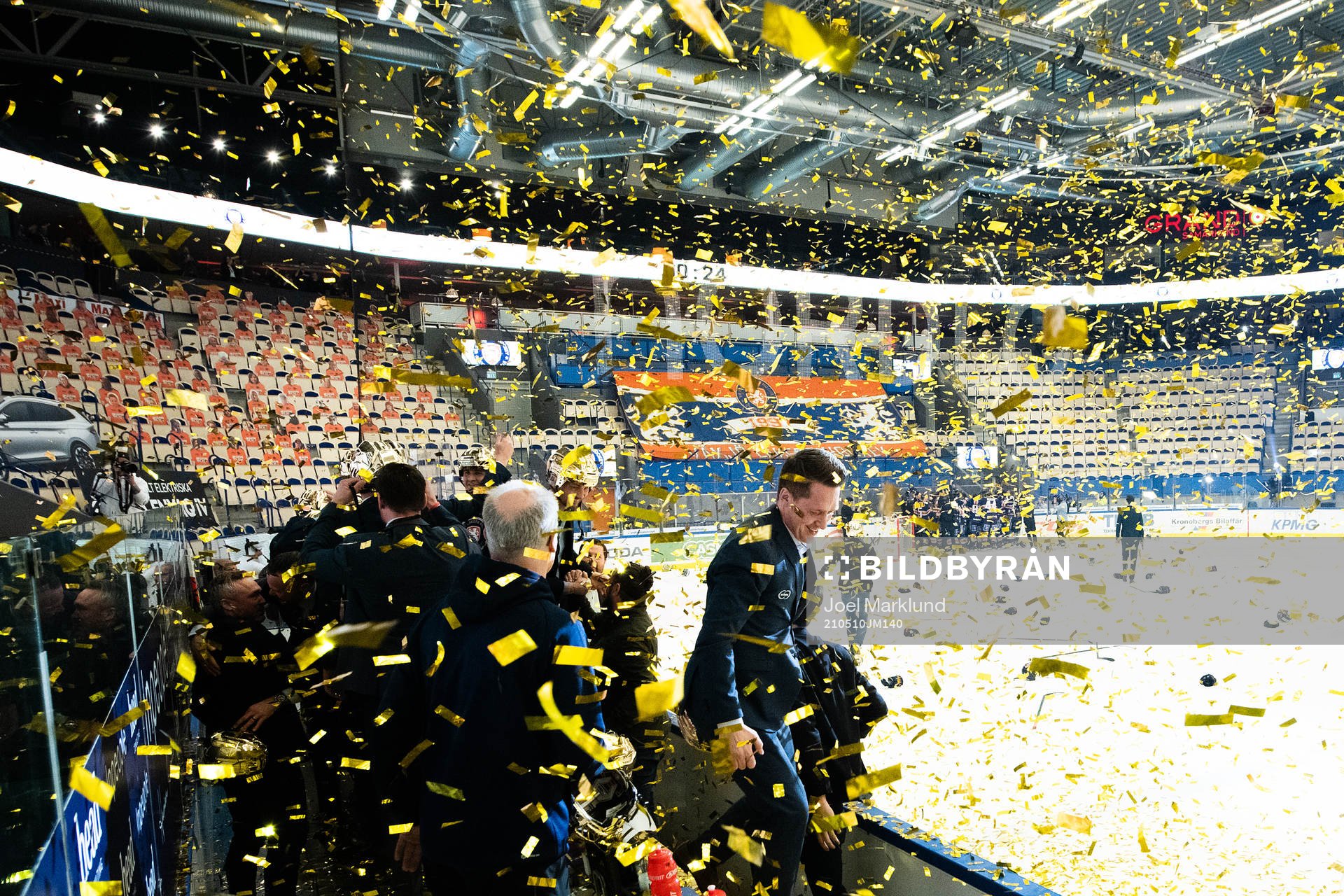 Växjös tränare Sam Hallam jublar