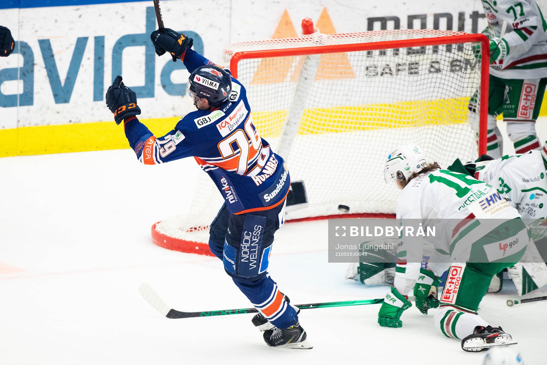 Växjös Pontus Holmberg jublar