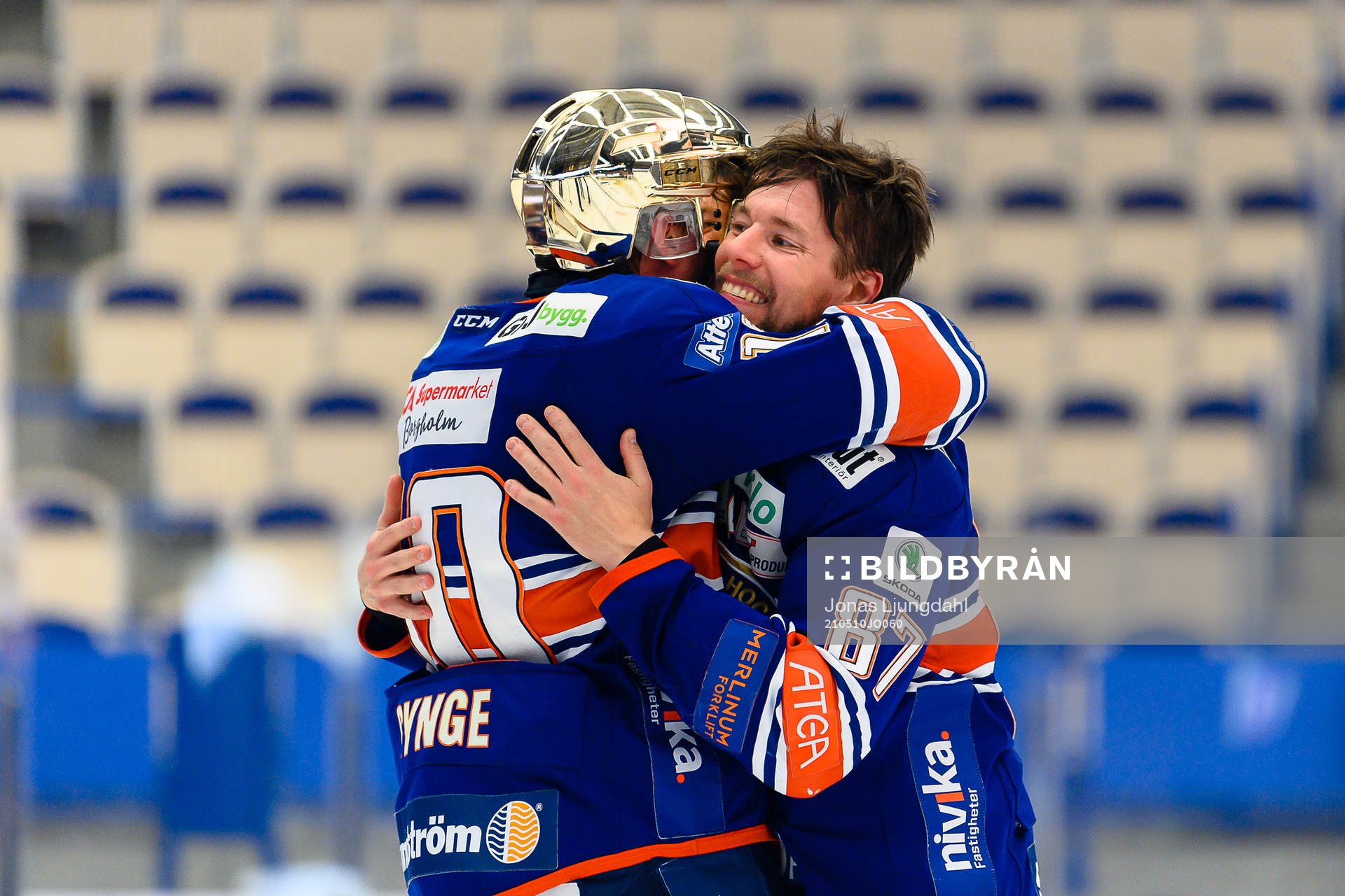 Växjös Richard Gynge och Robert Rosén jublar när de