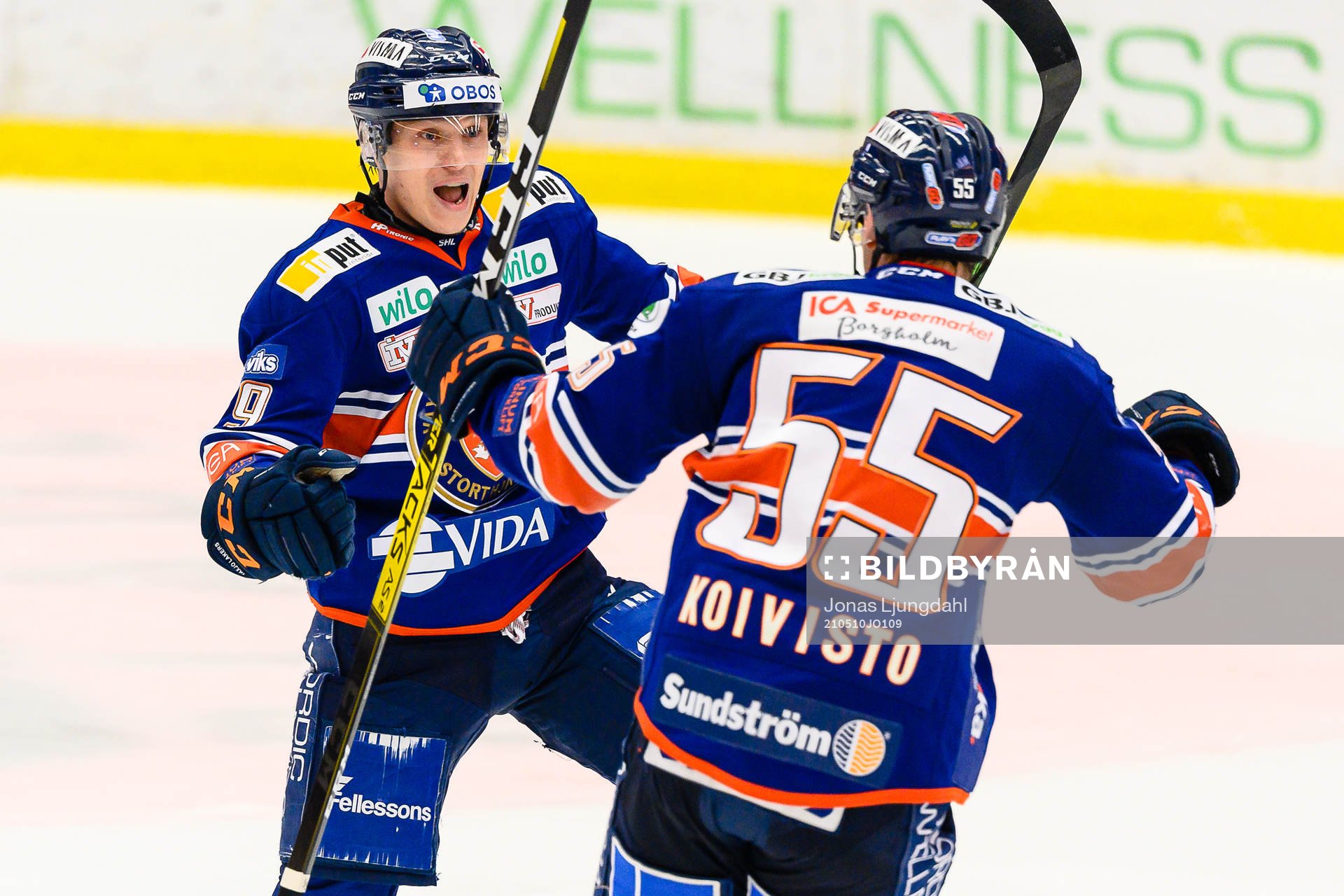 Växjös Pontus Holmberg och Miika Koivisto jublar