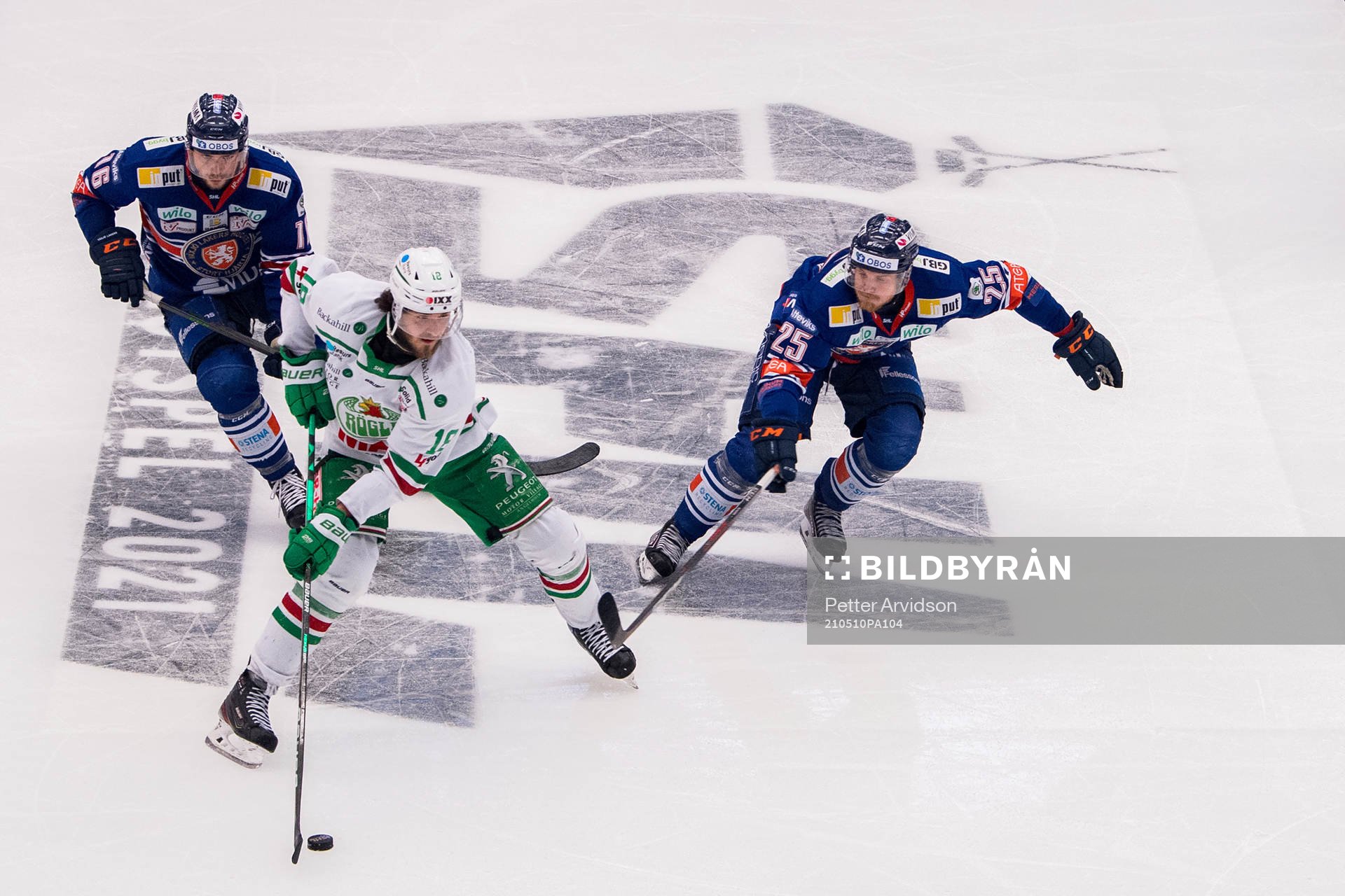 Rögles Dennis Everberg mot Växjös Brendan Gaunce och