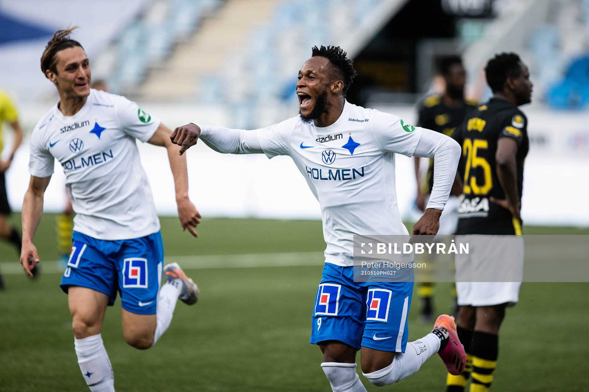 IFK Norrköpings Samuel Adegbenro jublar