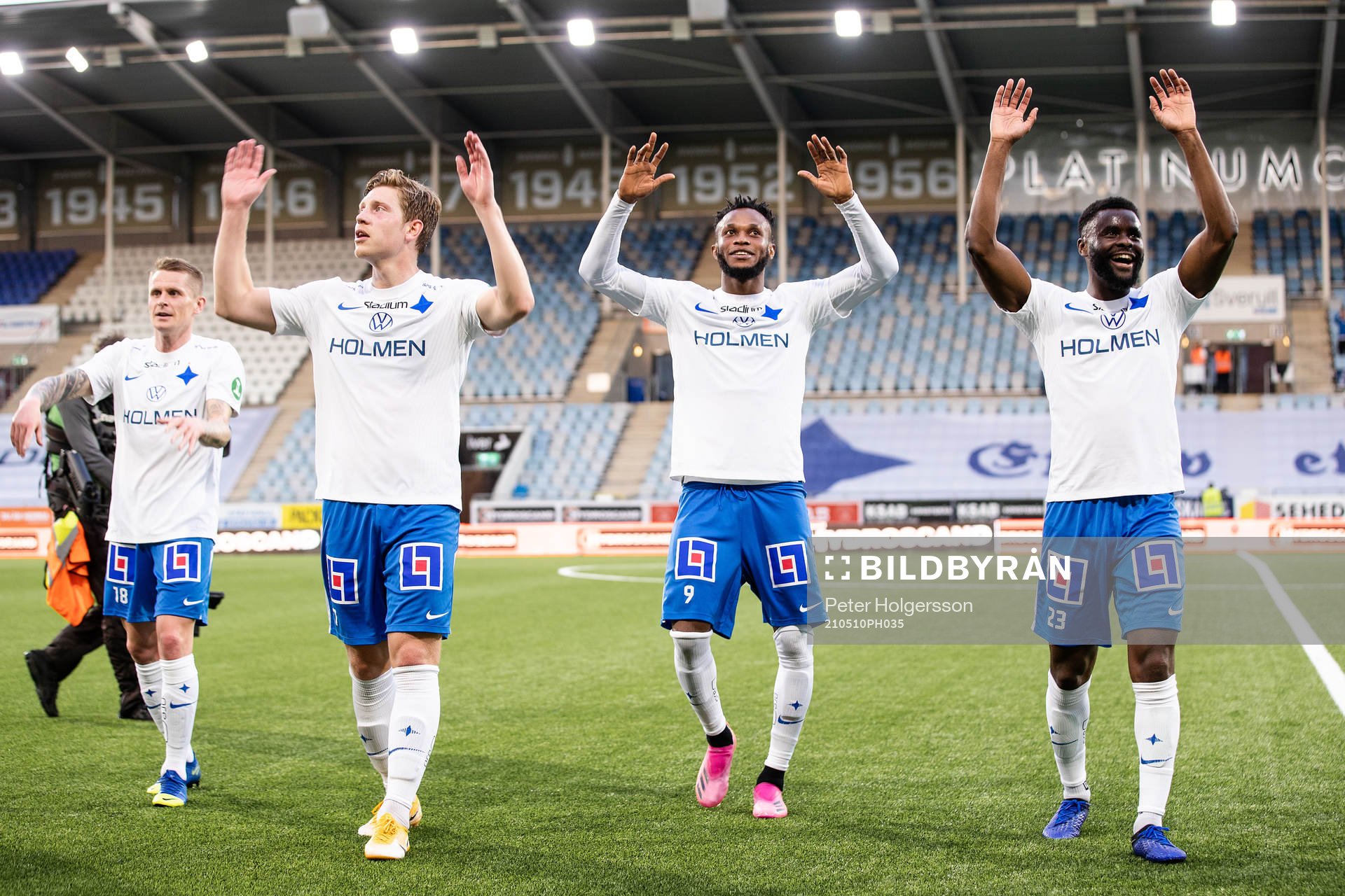 IFK Norrköpings Alexander Fransson, Samuel Adegbenro och Maic Sema jublar efter fotbollsmatchen i Allsvenskan mellan IFK Norrköping och AIK den 10 maj 2021 i Norrköping.