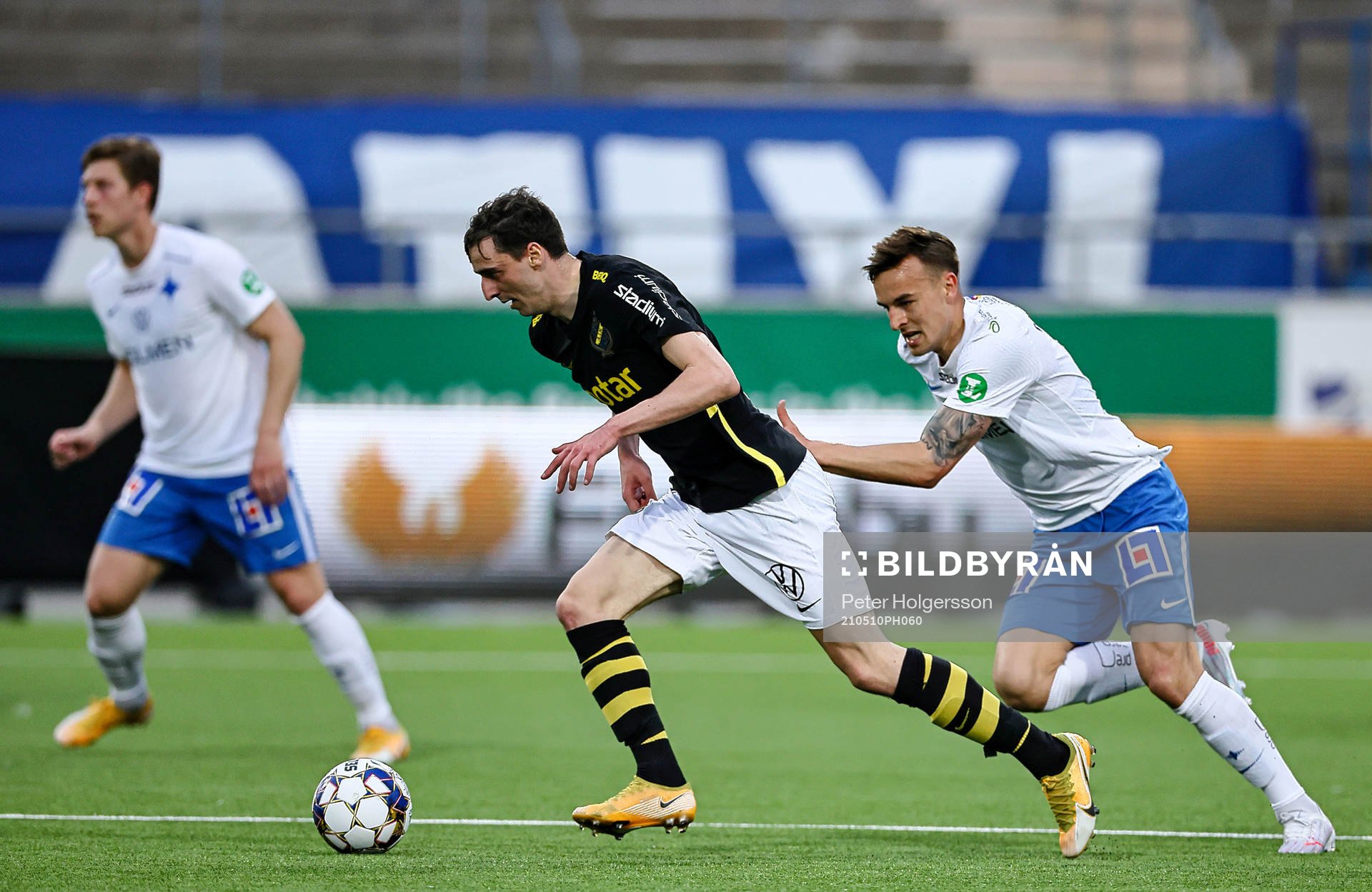 s Jetmir Haliti och IFK Norrköpings Henrik Castegren