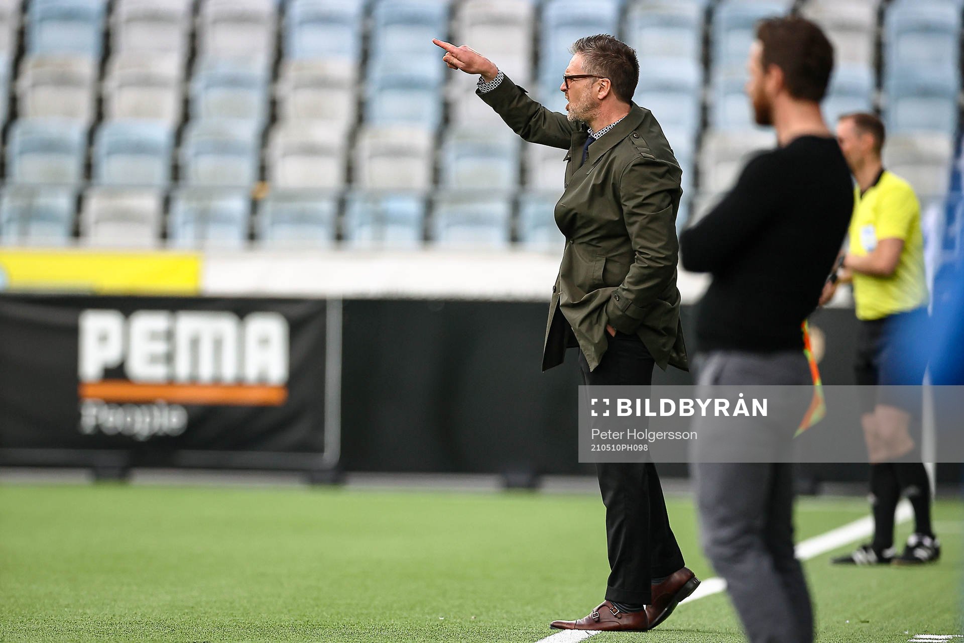 IFK Norrköpings tränare Rikard Norling  reagerar, i