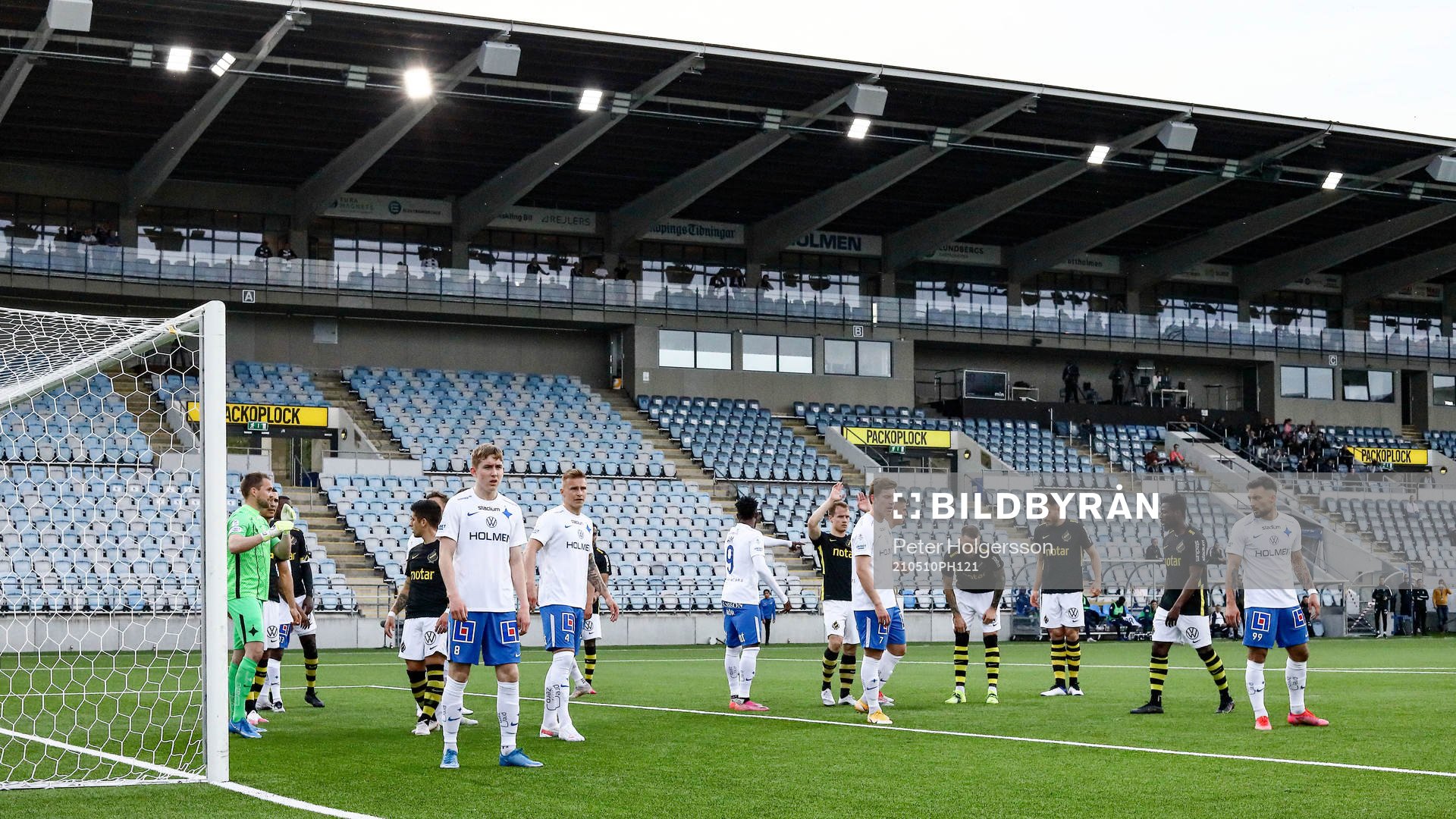 Spelarna uppställda