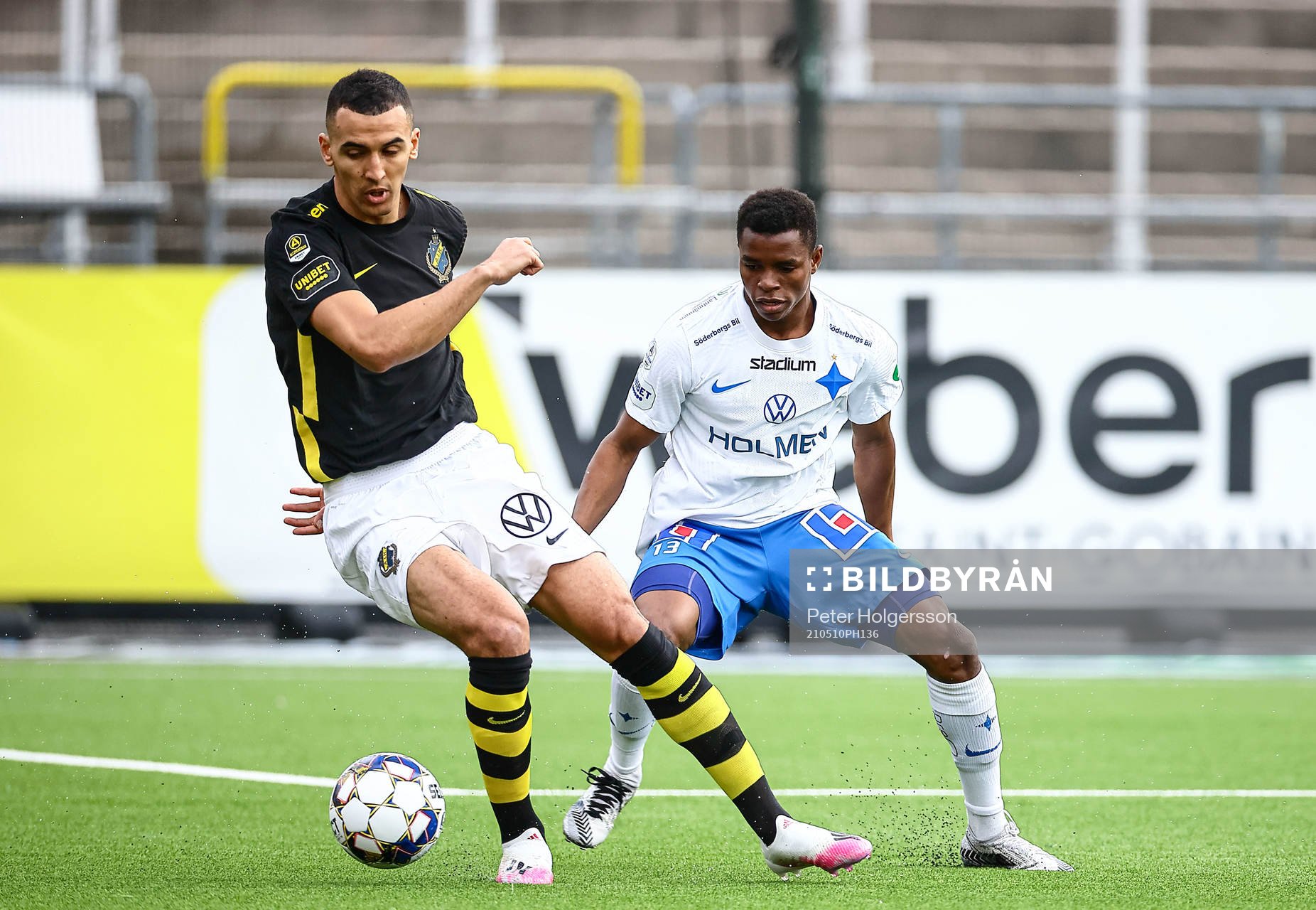 s Nabil Bahoui och IFK Norrköpings Ishaq Abdulrazaq
