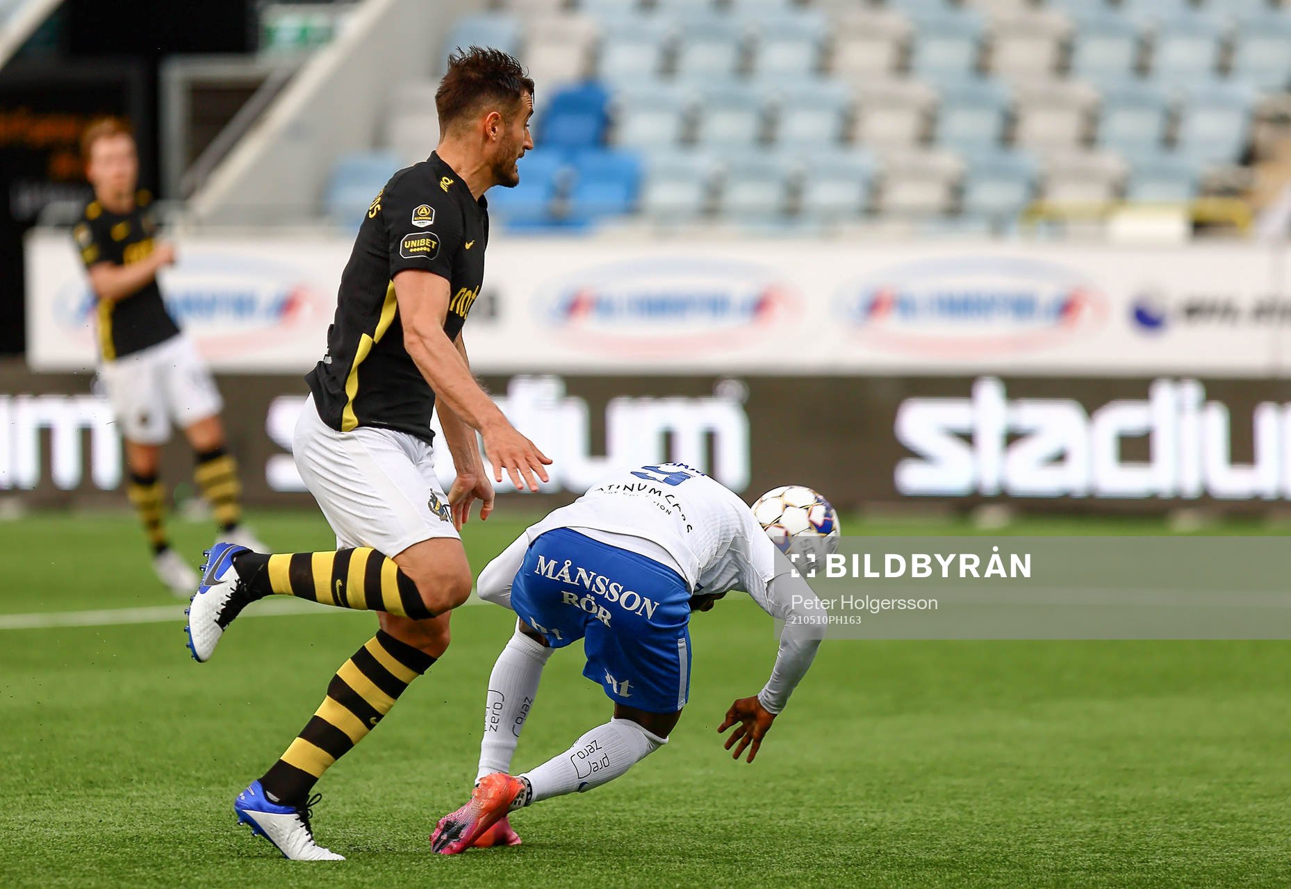 IFK Norrköpings Samuel Adegbenro nickar mål 1-0