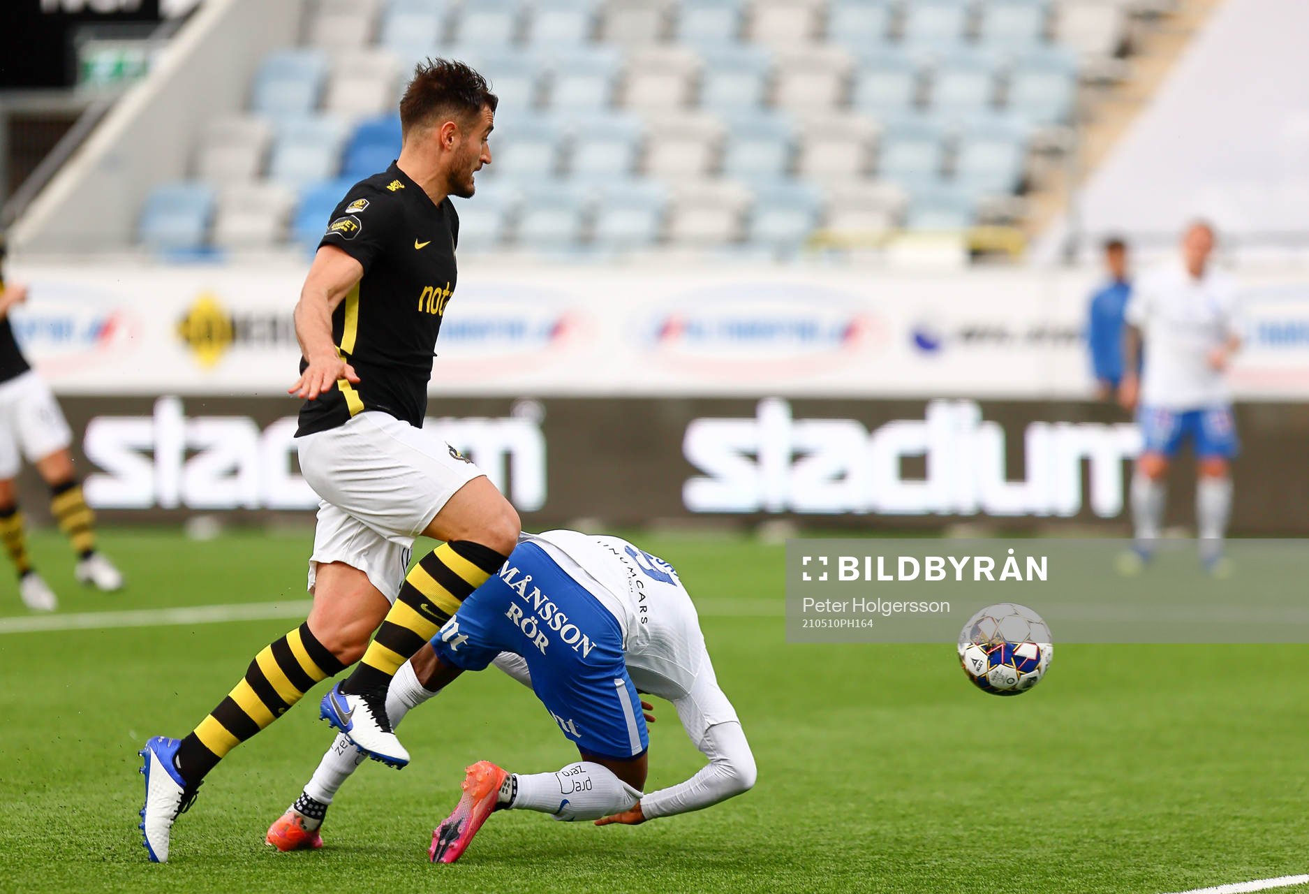 IFK Norrköpings Samuel Adegbenro nickar mål 1-0