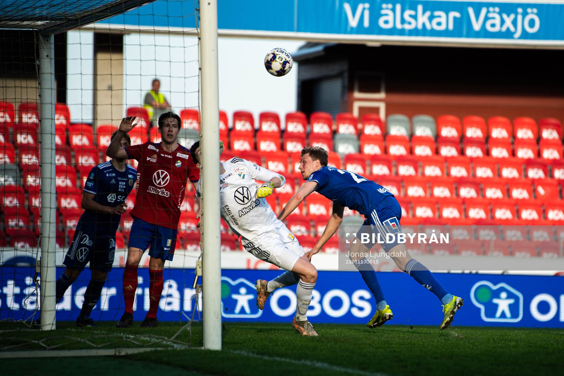 Sundsvalls Niklas Dalhström med avslut framför Östers