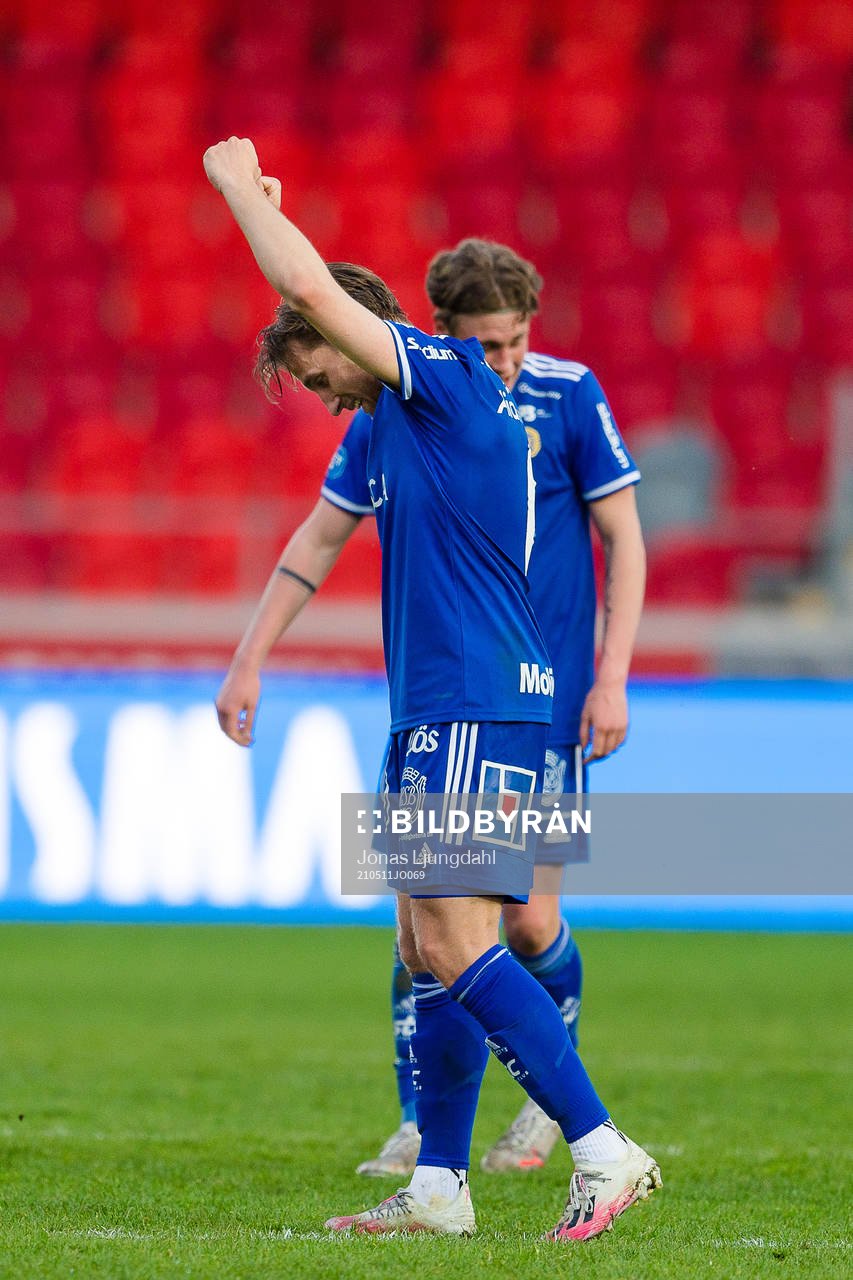Sundsvalls Daniel Stensson jublar