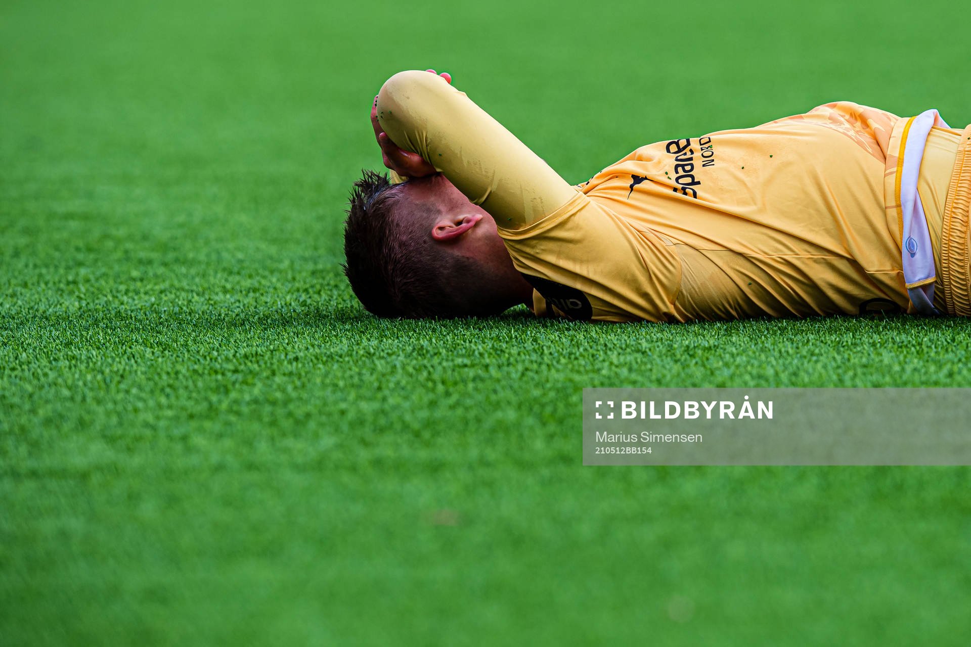 Alfons Sampsted of Bodø/Glimt in pain