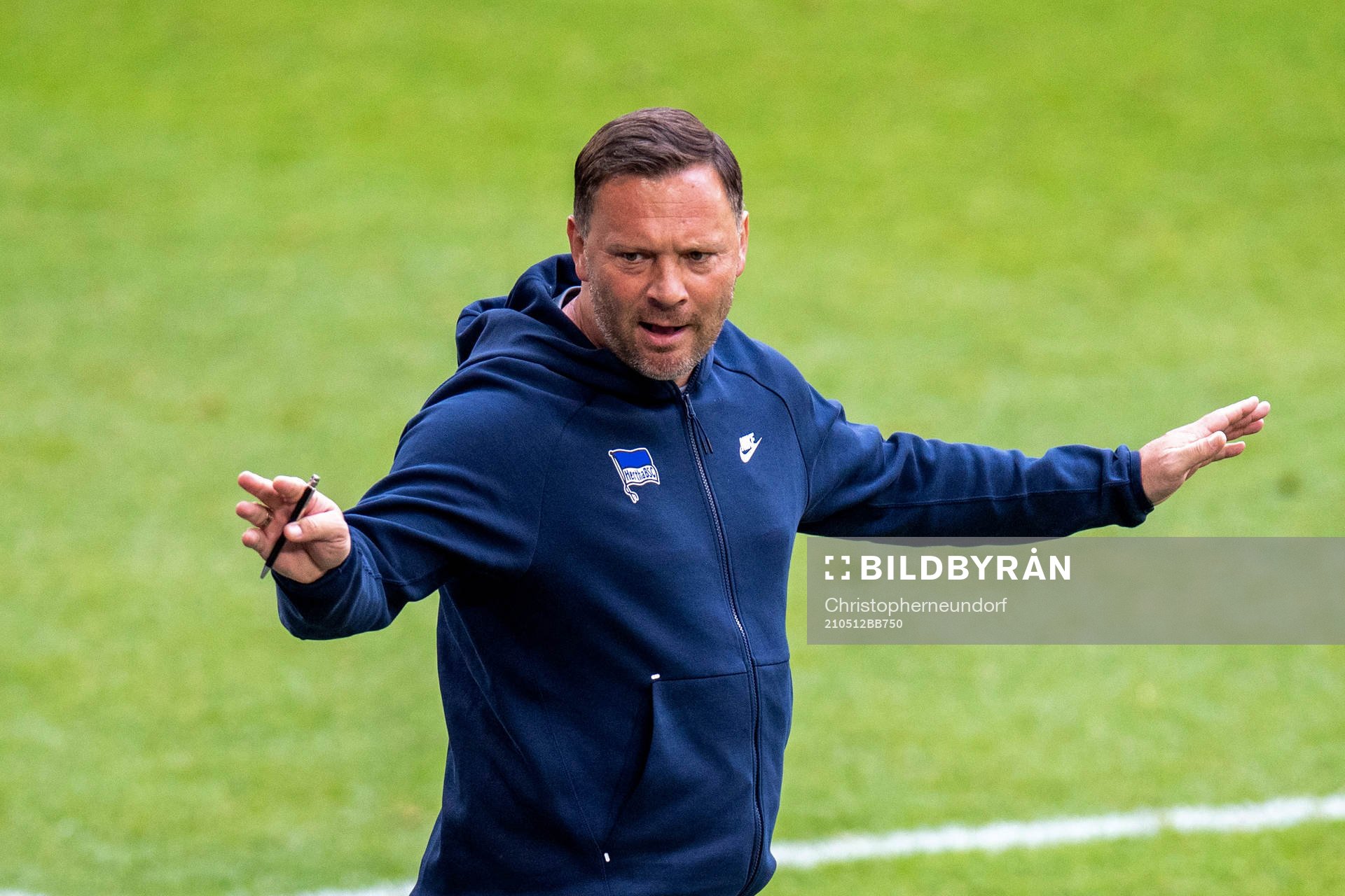 Fotboll, Bundesliga, Schalke 04 - Hertha Berlin Trainer Pal