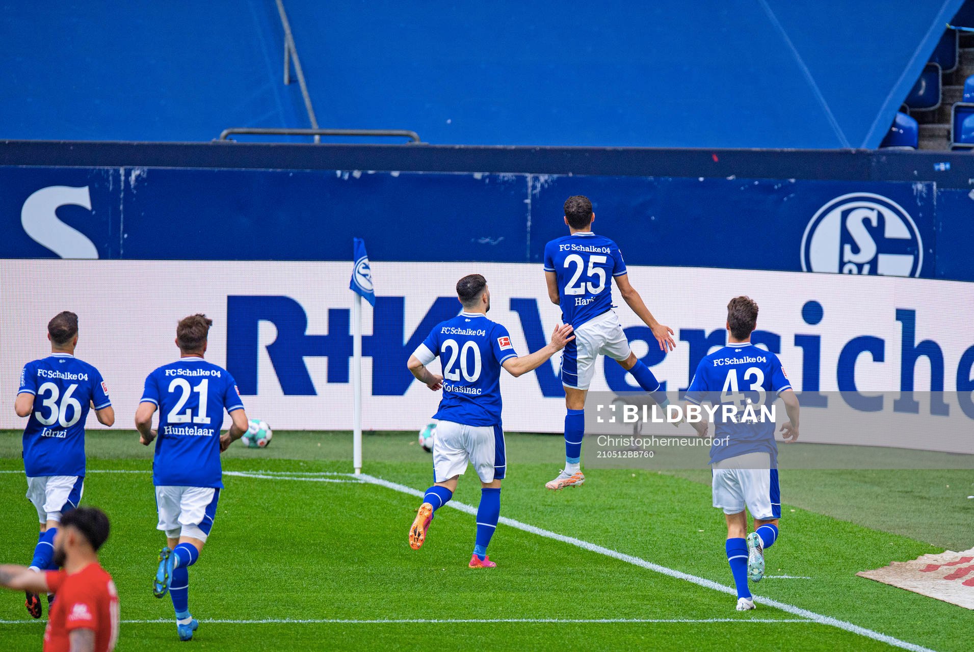 0 Tor, Jubel, v.l. Klaas-Jan Huntelaar, Sead Kolasinac,