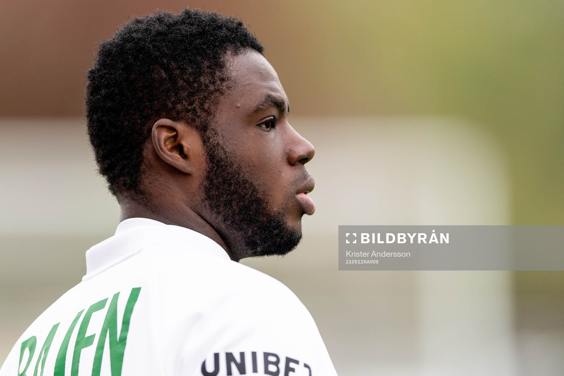 Hammarbys Loué Bayere Junior före fotbollsmatchen i