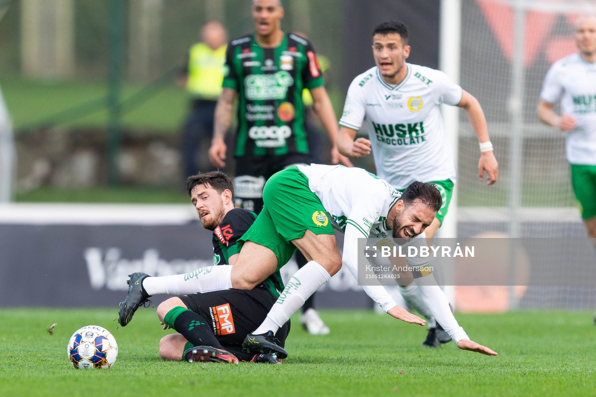 Varbergs Robin Tranberg och Hammarbys Abdul Khalili