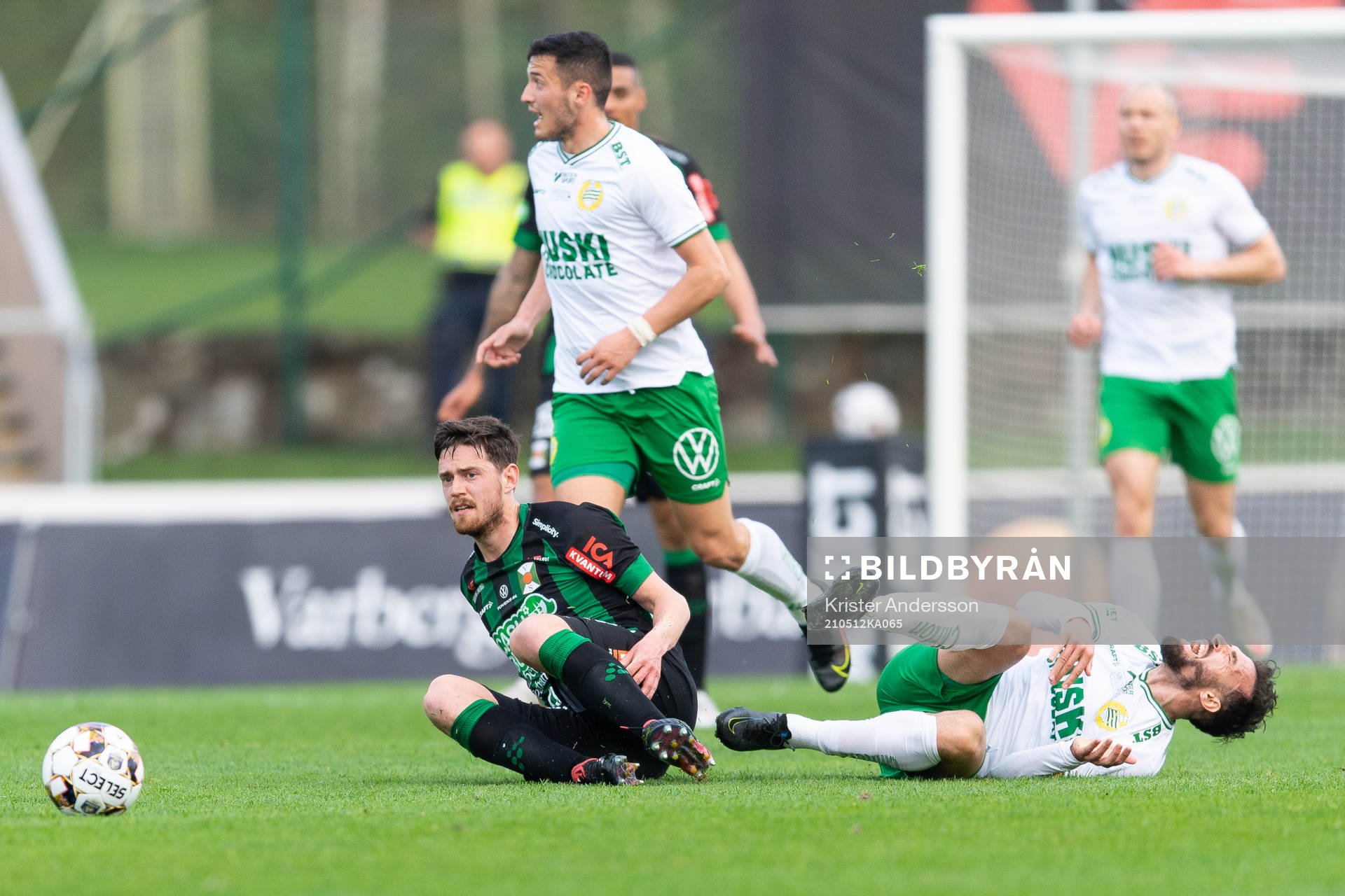 Varbergs Robin Tranberg och Hammarbys Abdul Khalili