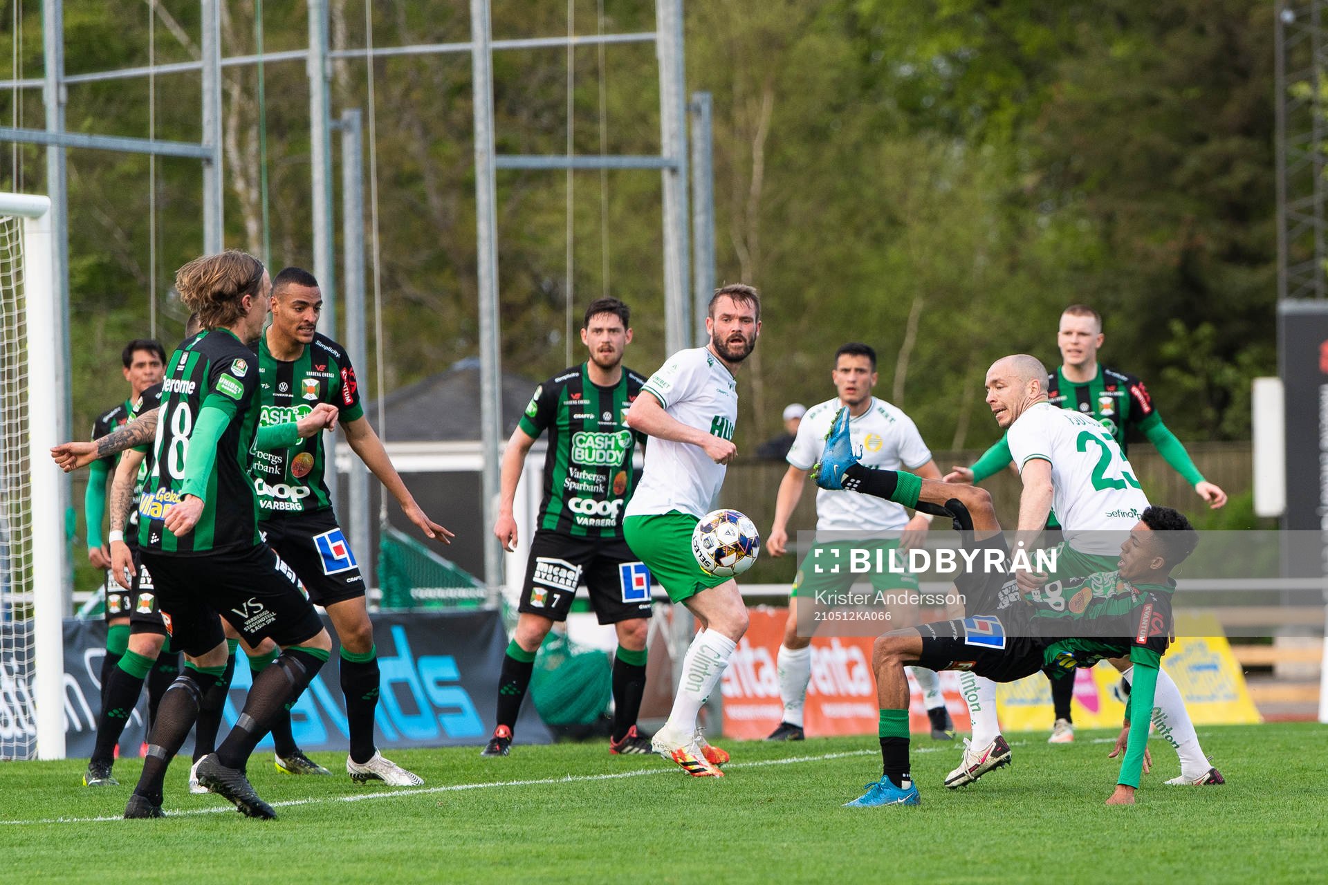 Varbergs Tashreeq Matthews och Hammarbys Jon Gudni Fjoluson