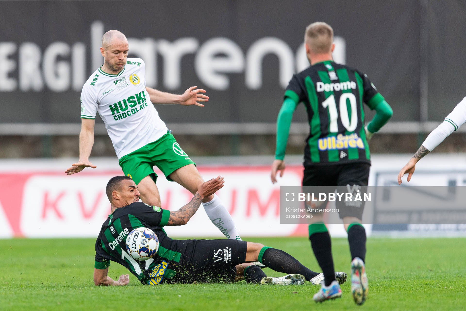 Varbergs Simon Karlsson Adjei och Hammarbys Jon Gudni