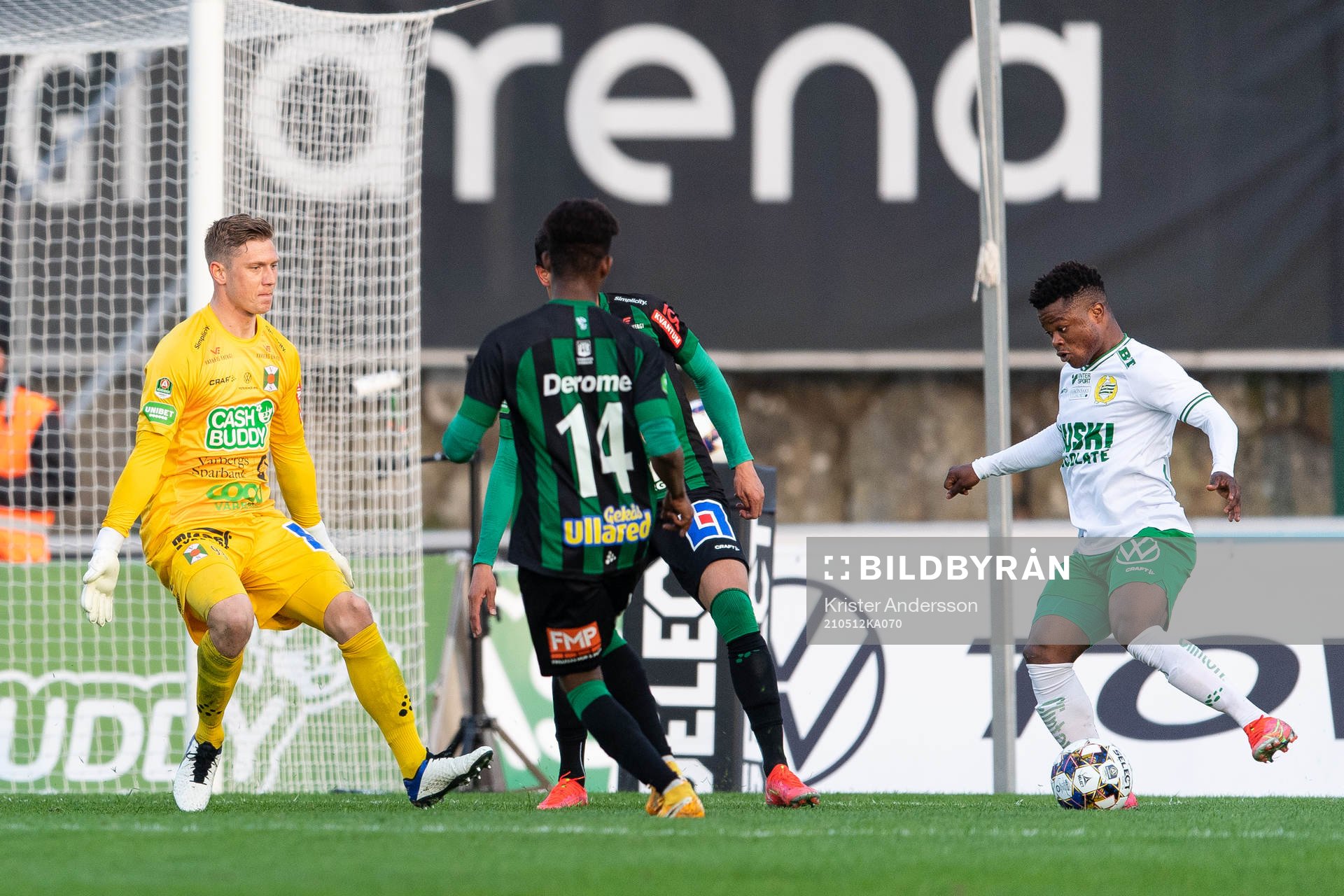 Varbergs målvakt Philip Mårtensson och Hammarbys