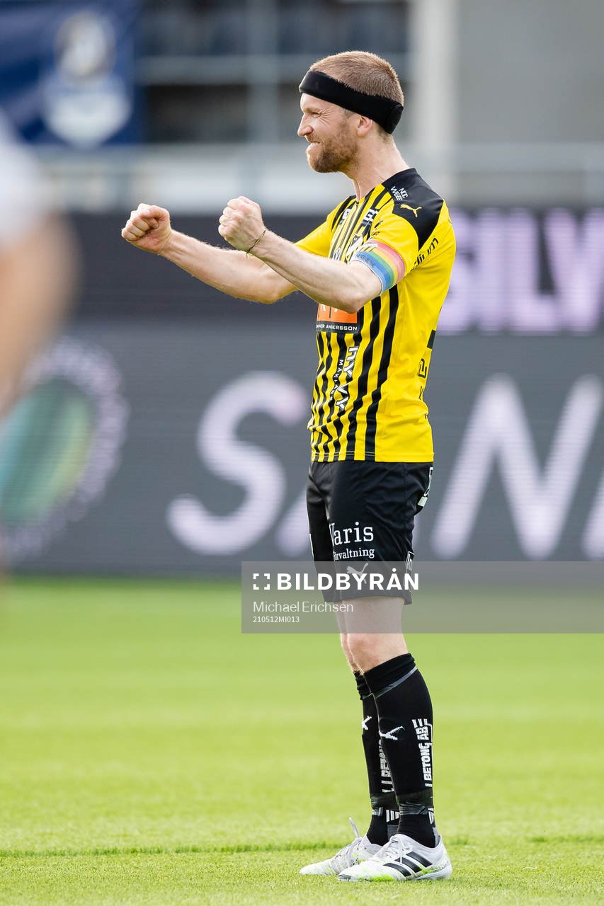 Häckens Rasmus Lindgren jublar