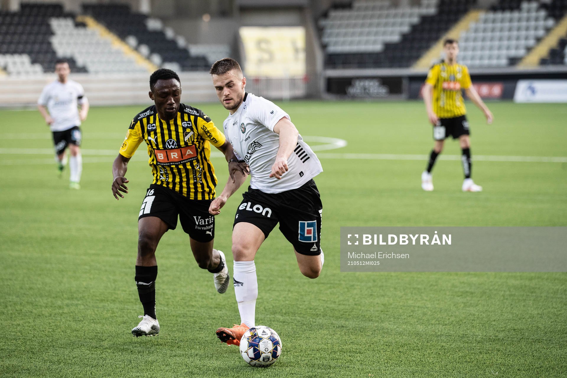 Häckens Benie Adama Traore och Örebros Benjamin
