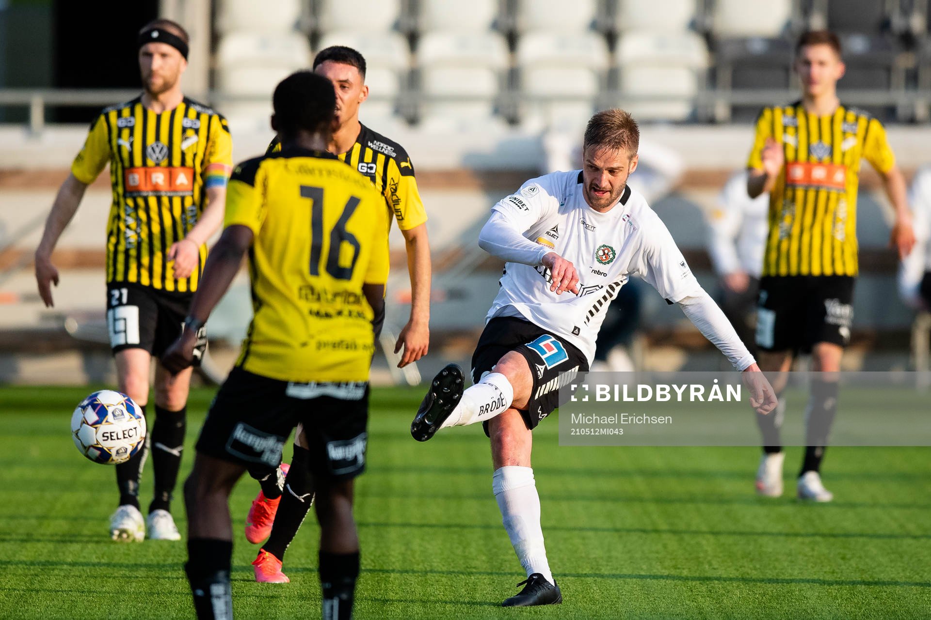 Örebros Johan Mårtensson skjuter 2-2