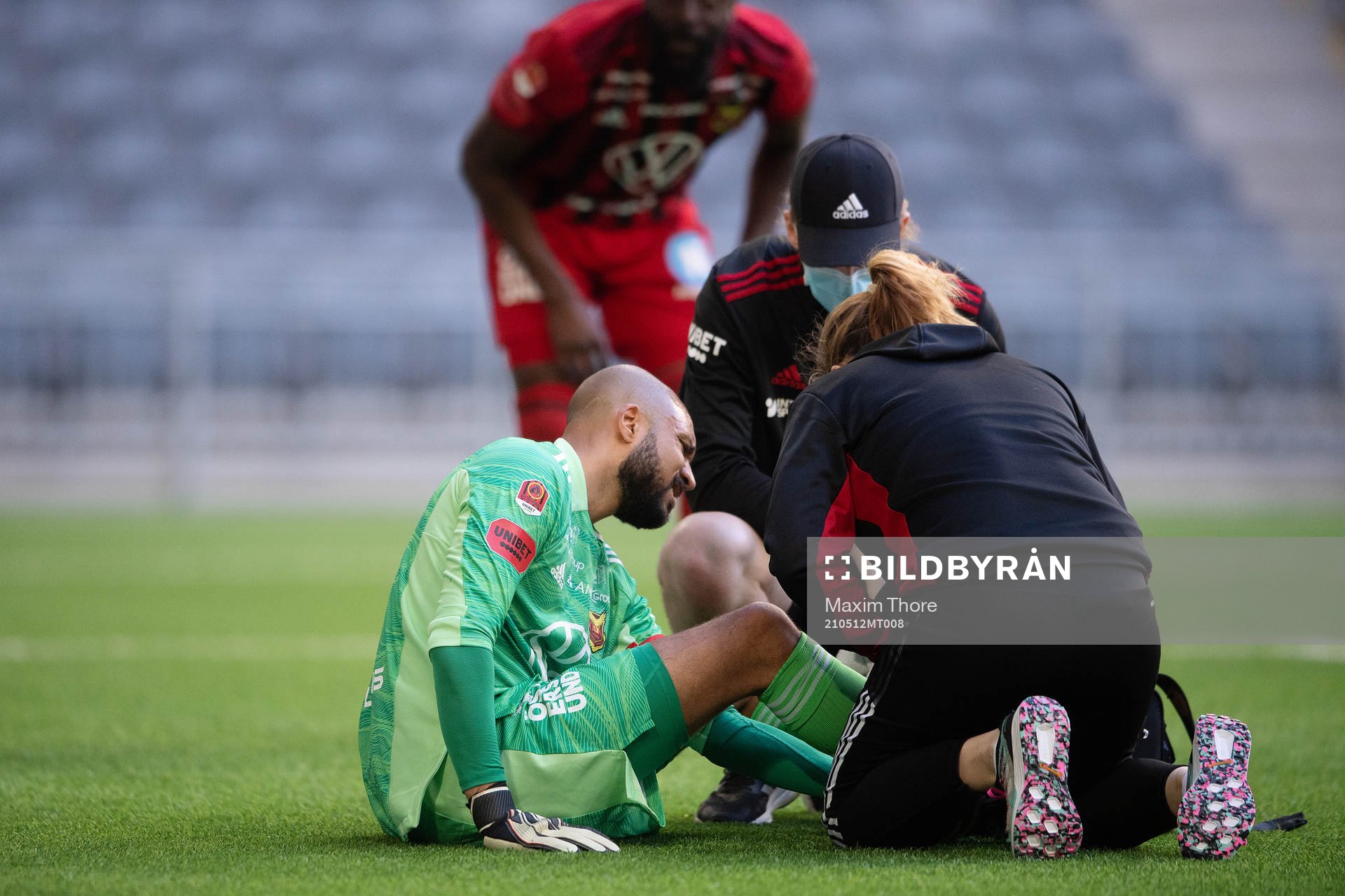 Östersunds målvakt Aly Keita får vård