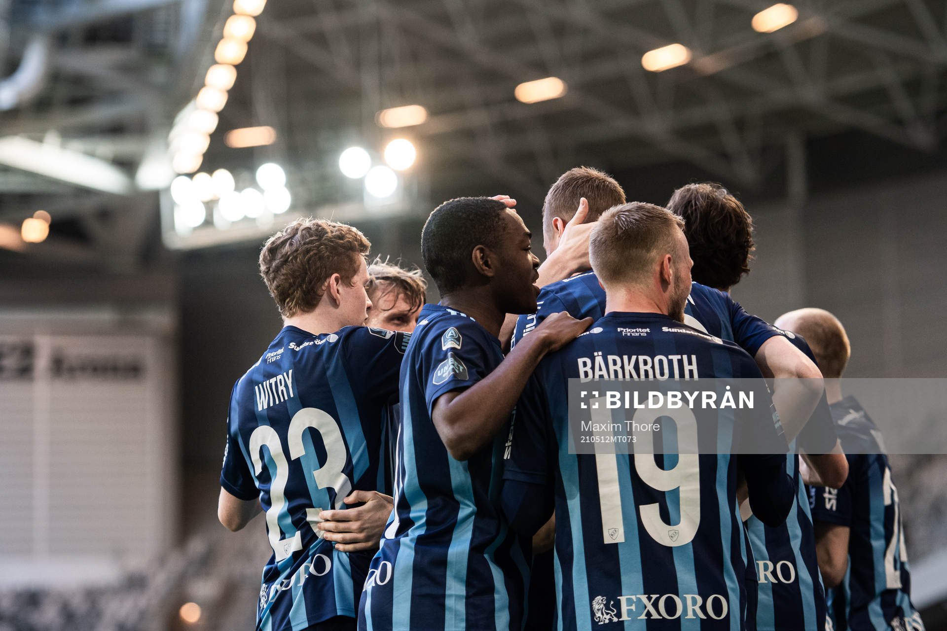 Djurgårdens Jesper Löfgren jublar med lagkamrater