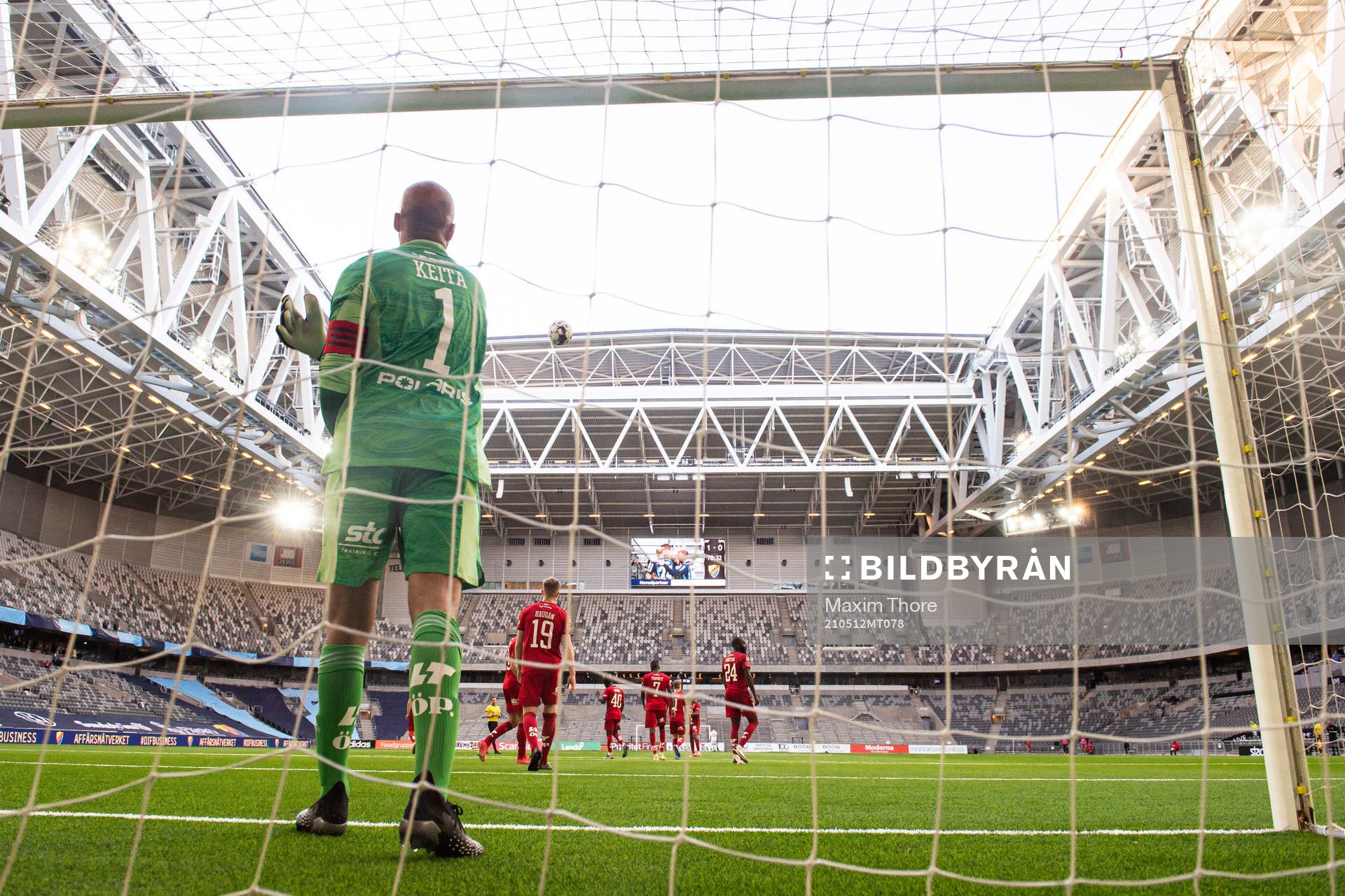 Östersunds målvakt Aly Keita deppar