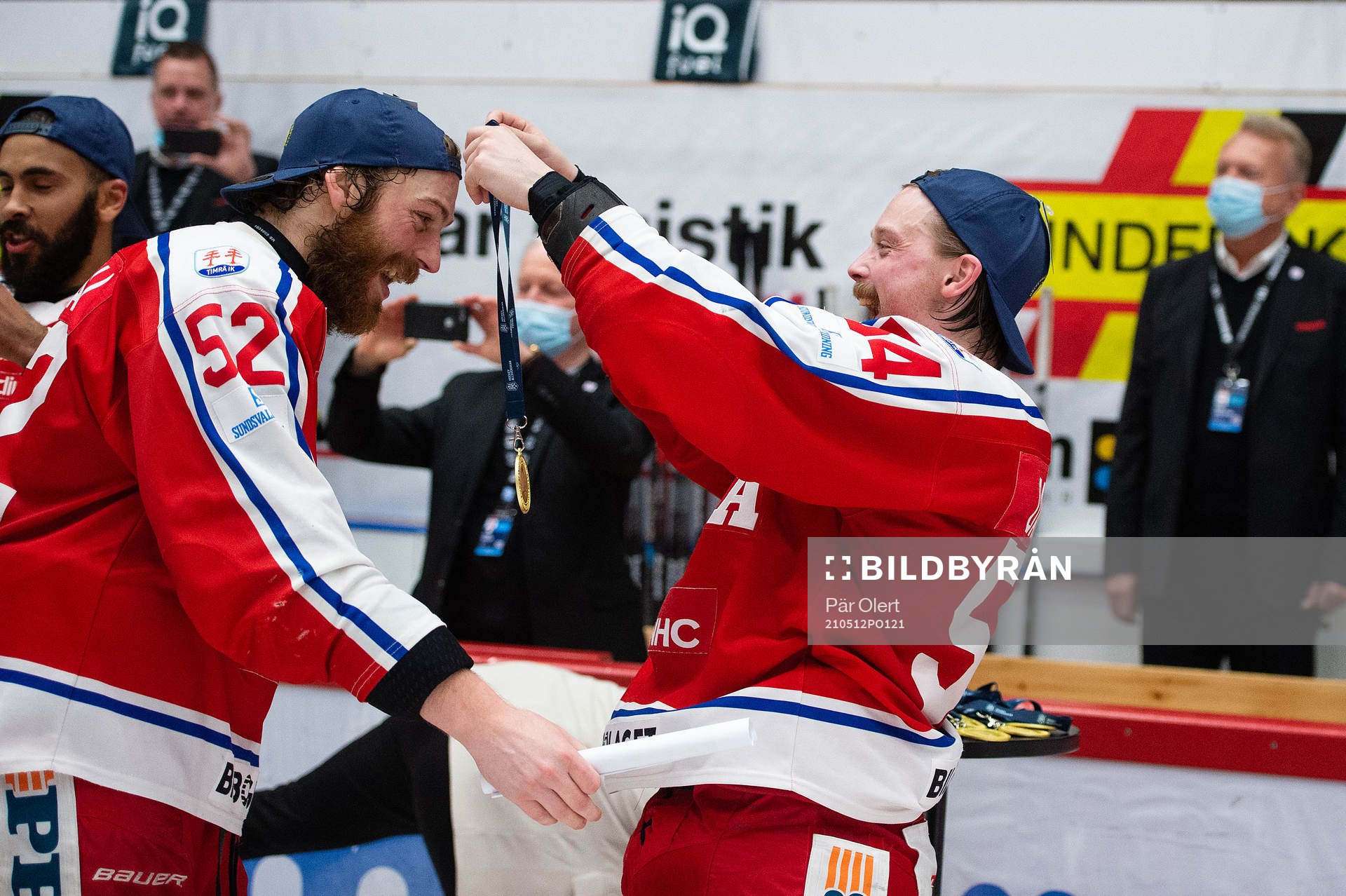 Timrås Christopher Liljewall och Jonathan Dahlén  jublar