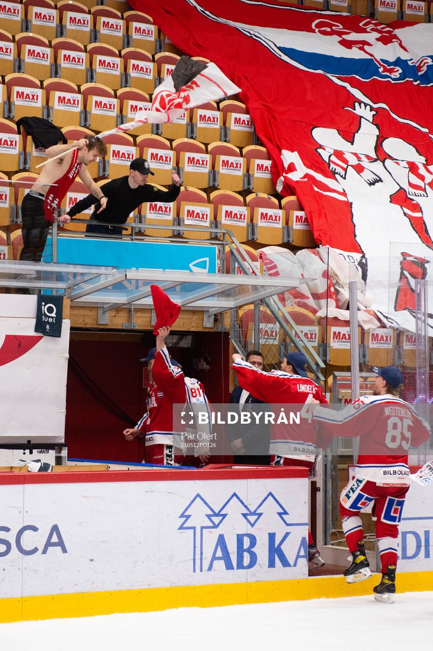 Timrås supportrar jublar