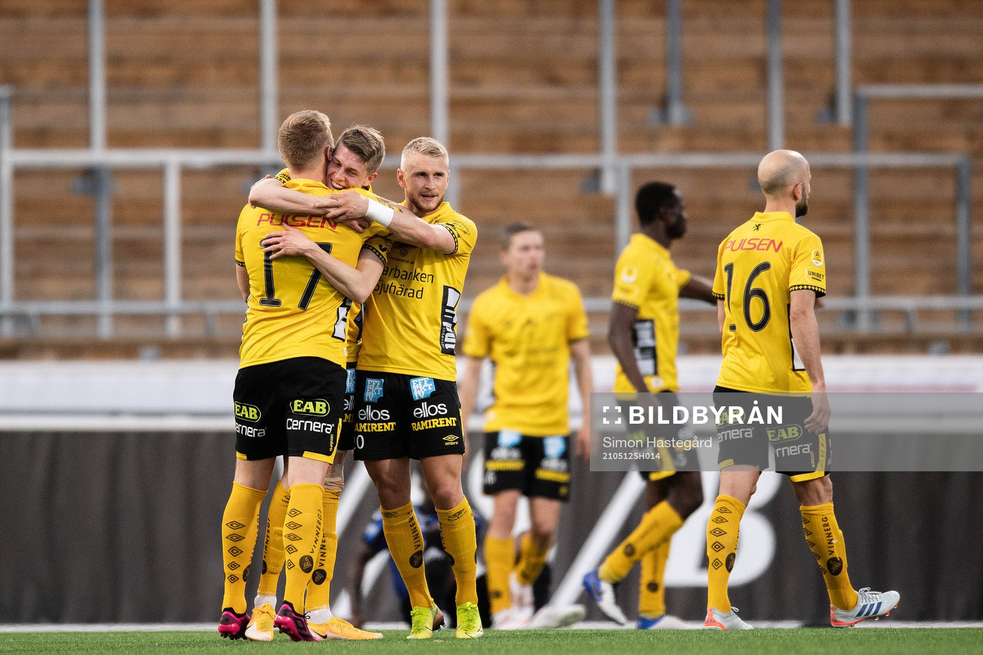 Elfsborgs Per Frick och Alexander Bernhadsson jublar