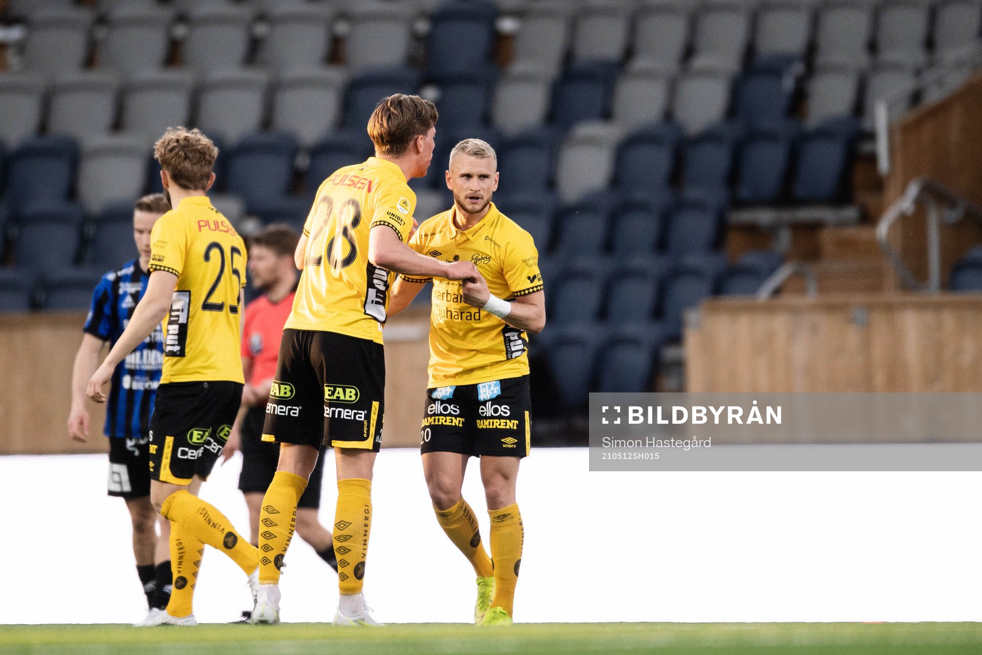 Elfsborgs Noah Söderberg och Simon Strand jublar