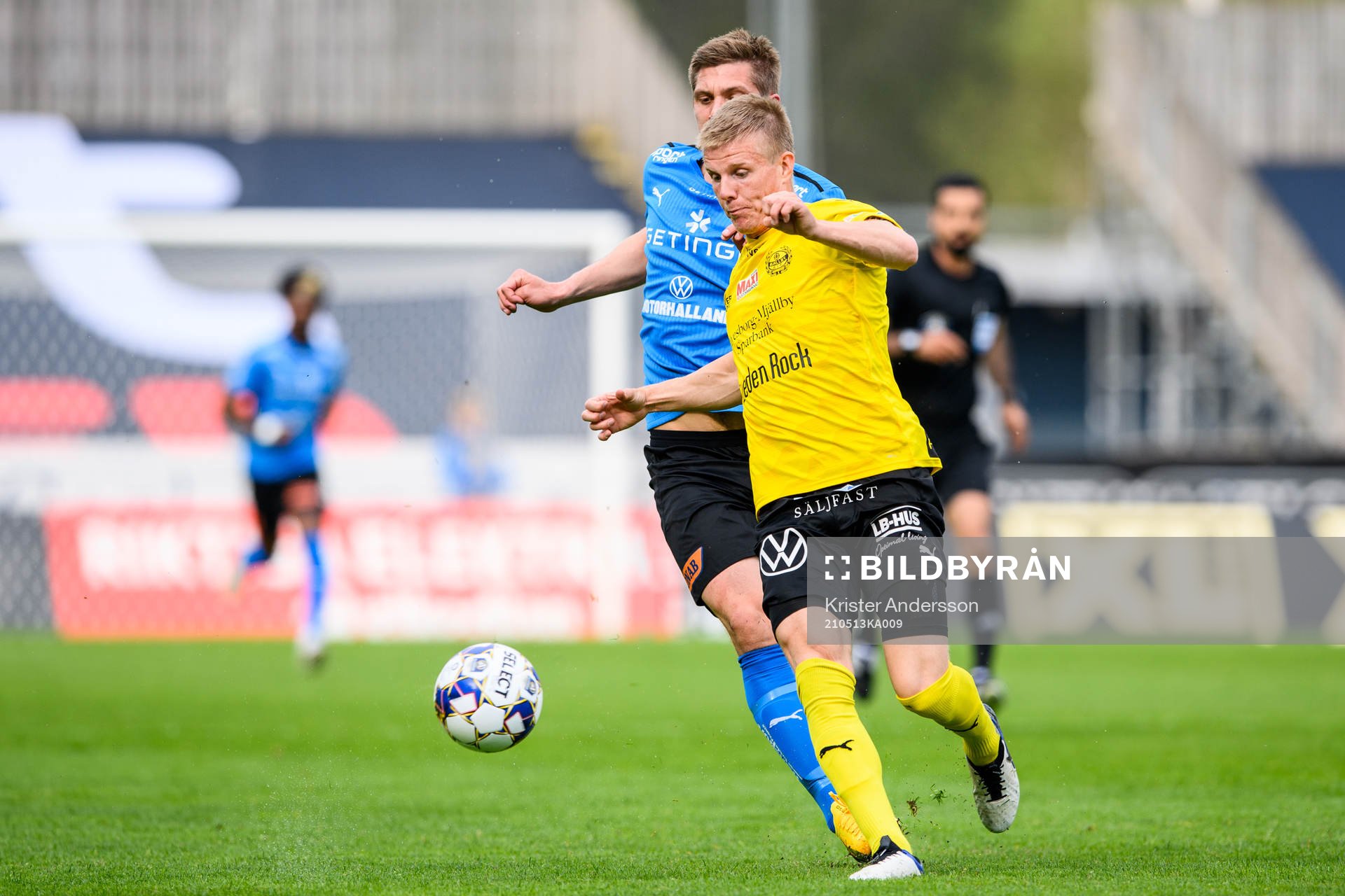 Mjällbys Eric Björkander och Halmstads Mikael Boman