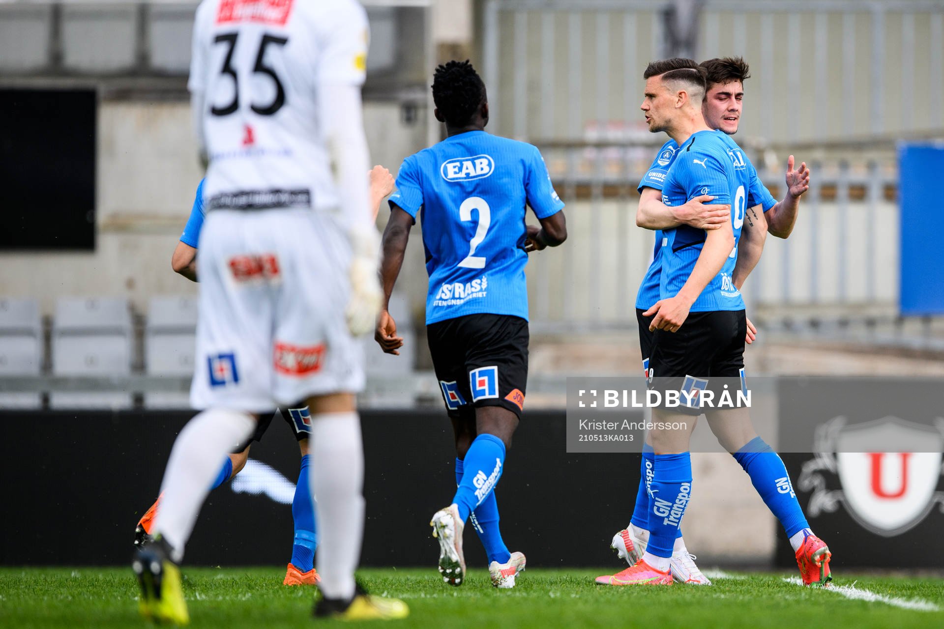 Halmstads Markus Antonsson jublar efter 1-0 under fotbollsmatchen i Allsvenskan mellan Halmstad och Mjällby den 13 maj 2021 i Halmstad.