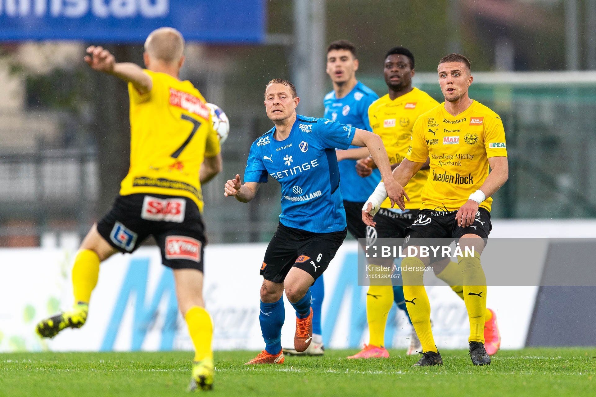 Halmstads Joel Allansson och Mjällbys Ivan Kricak