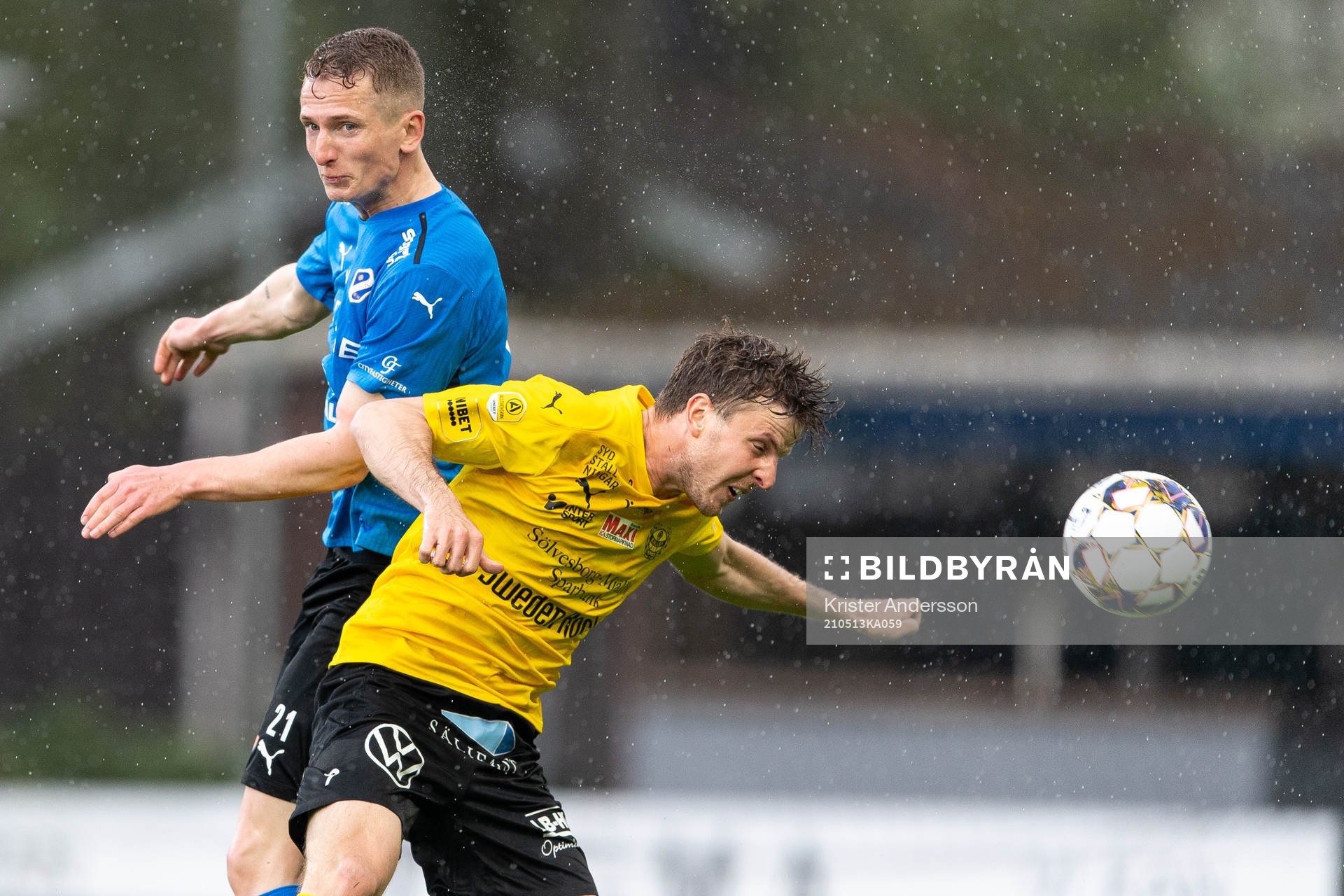 Halmstads Andreas Bengtsson och Mjällbys Joel Nilsson