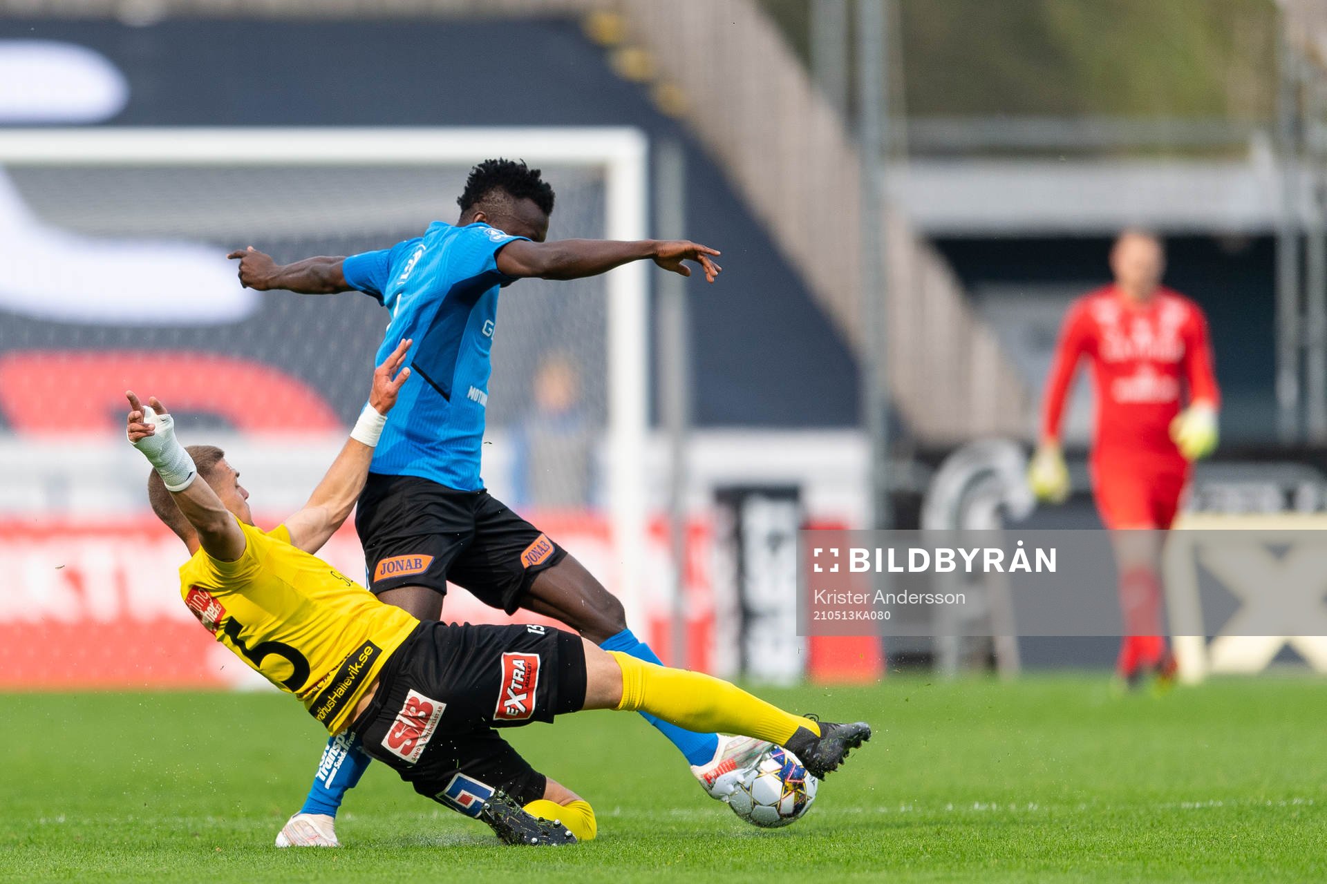 Mjällbys Ivan Kricak och Halmstads Thomas Boakye